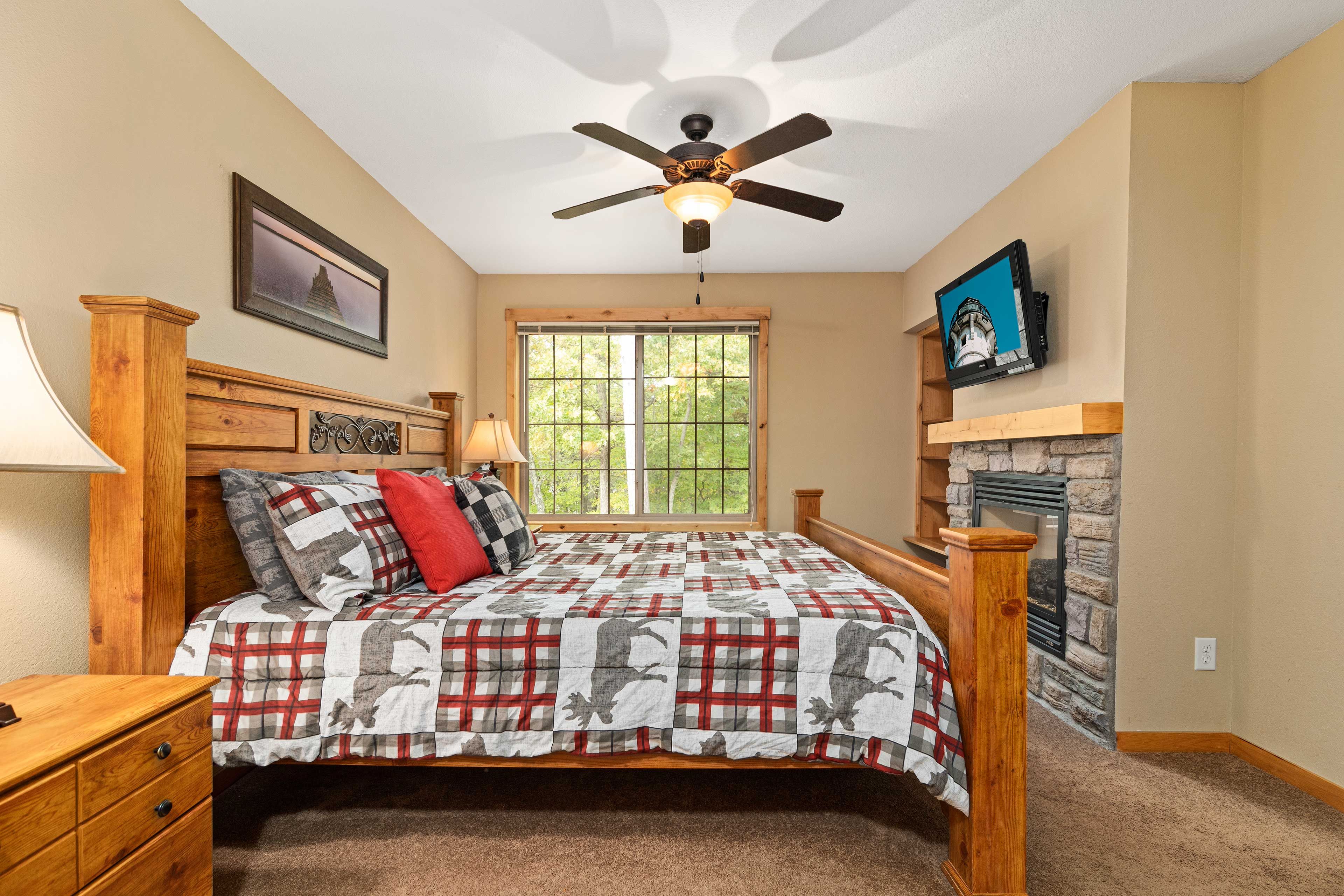 Bedroom 3 | Queen Bed