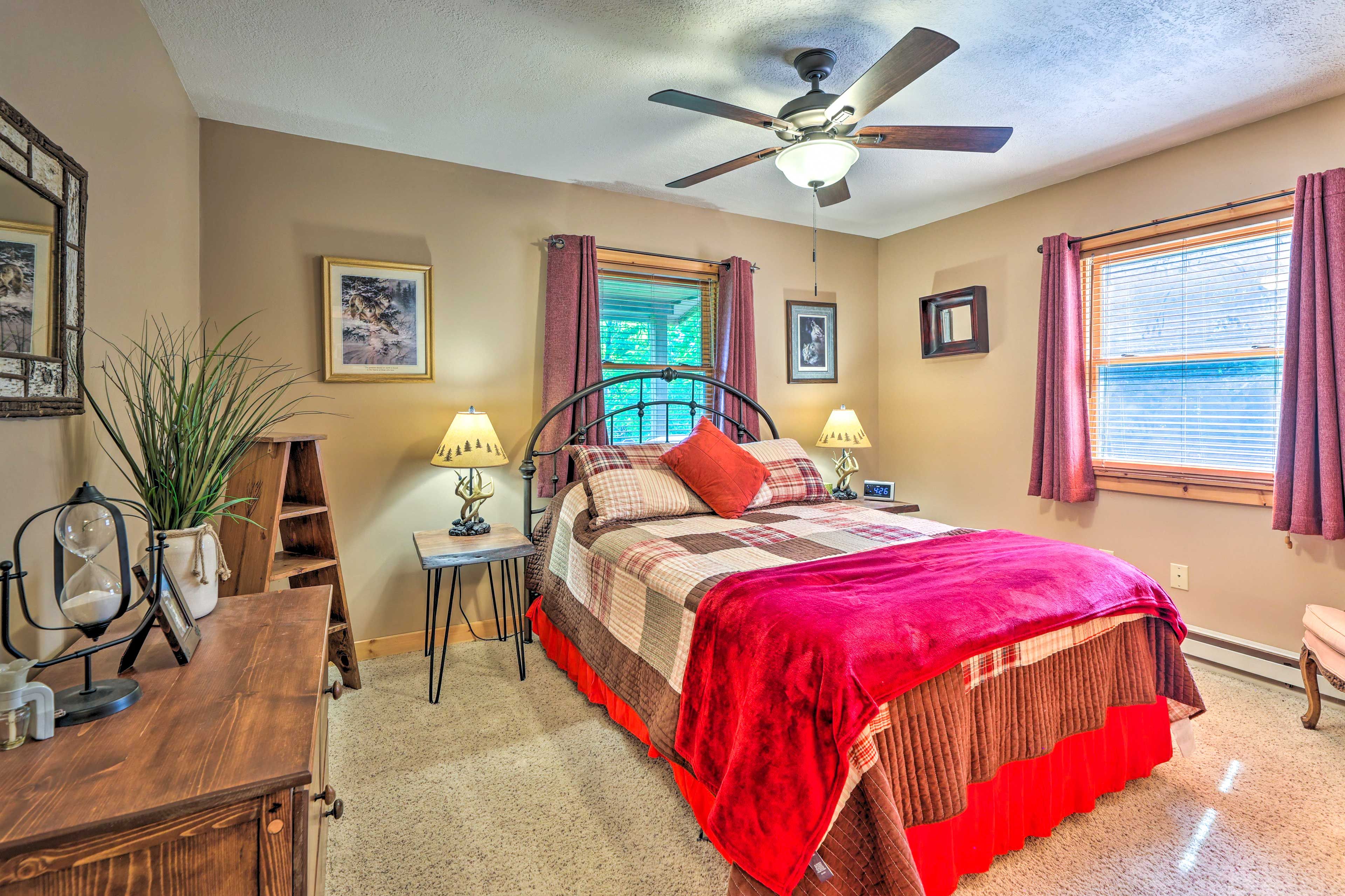 Bedroom 3 | Queen Bed