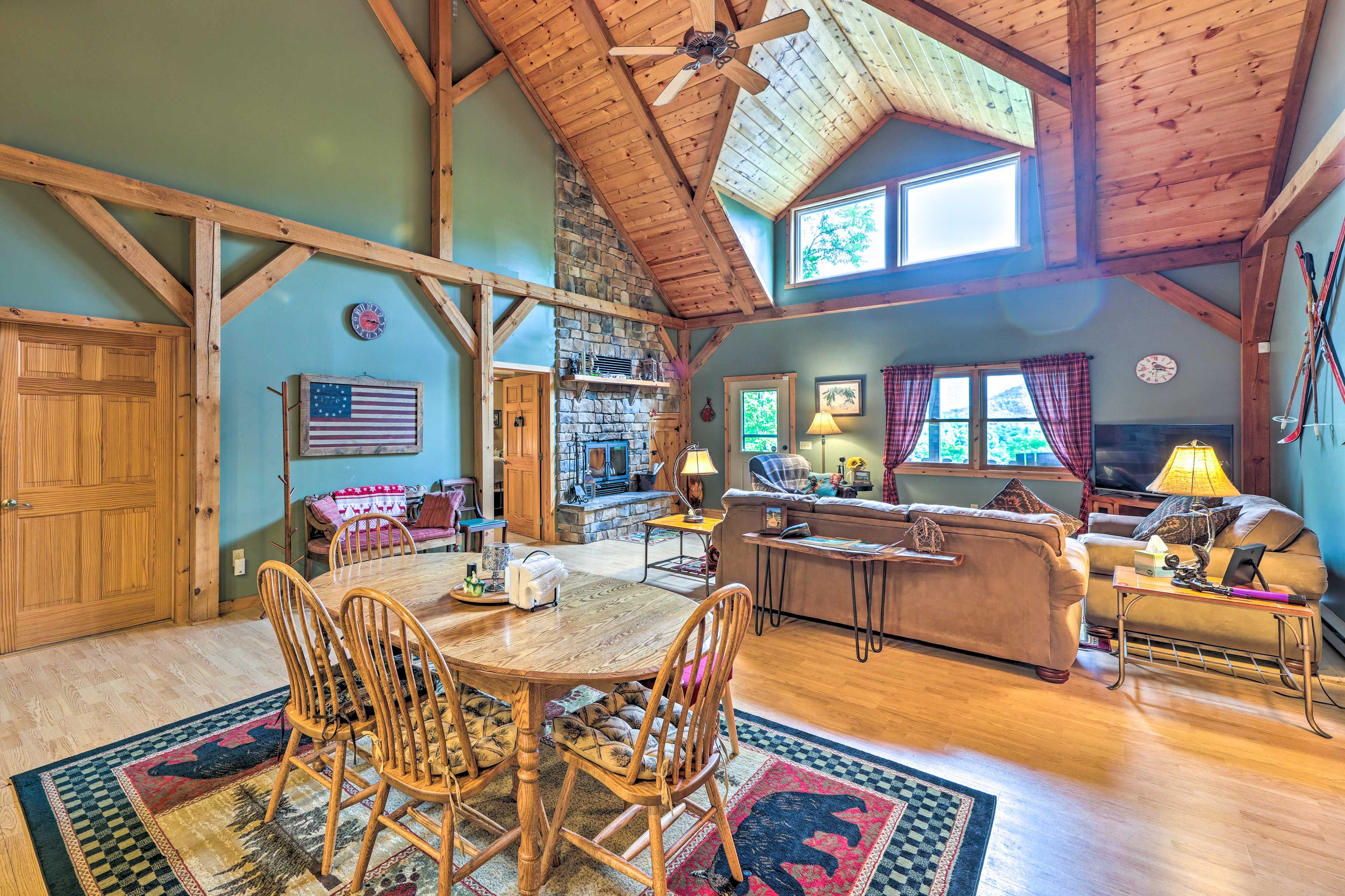 Dining Area | Dishware & Flatware Provided