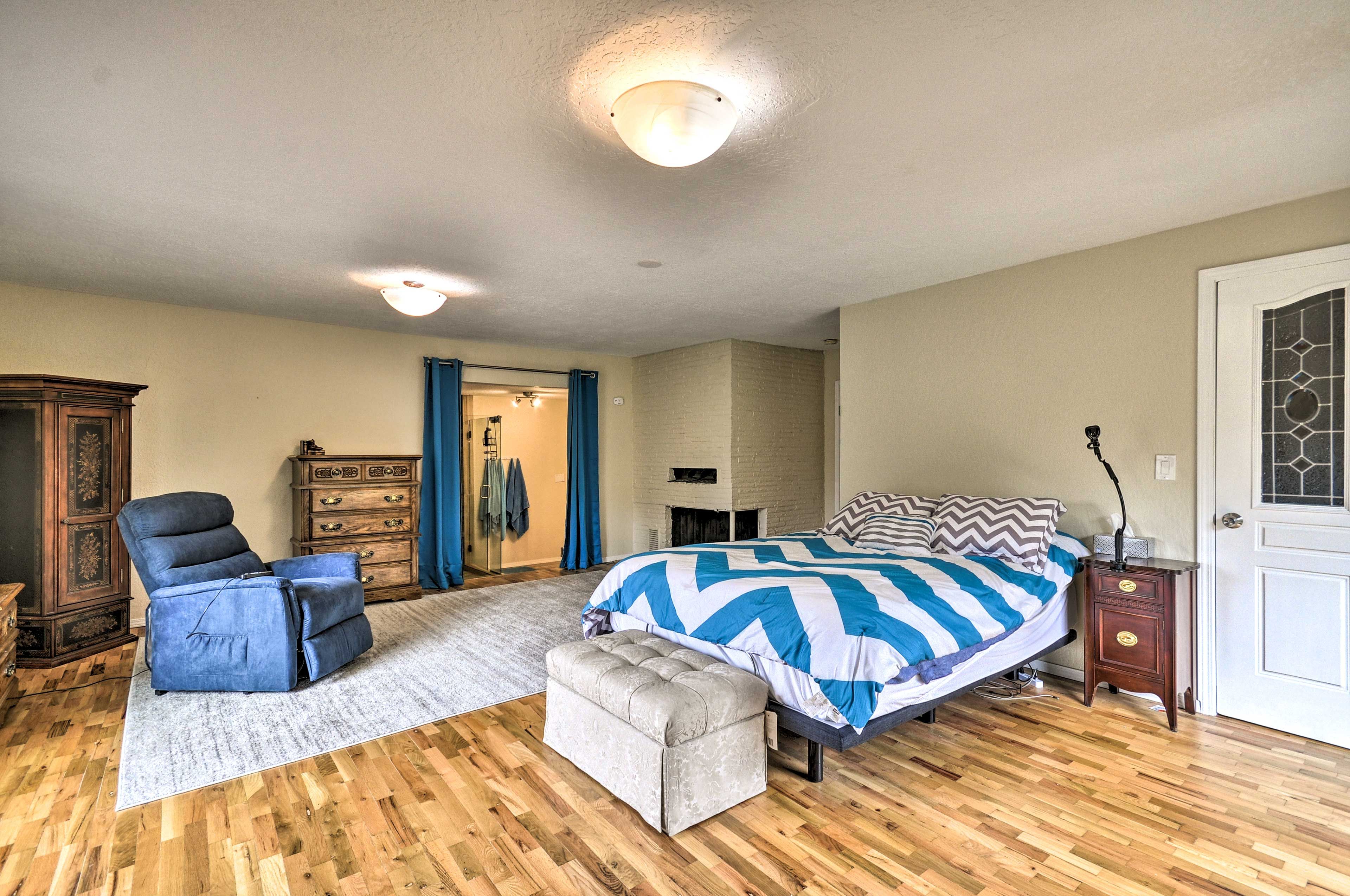 Bedroom 1 | Queen Bed | Linens Provided