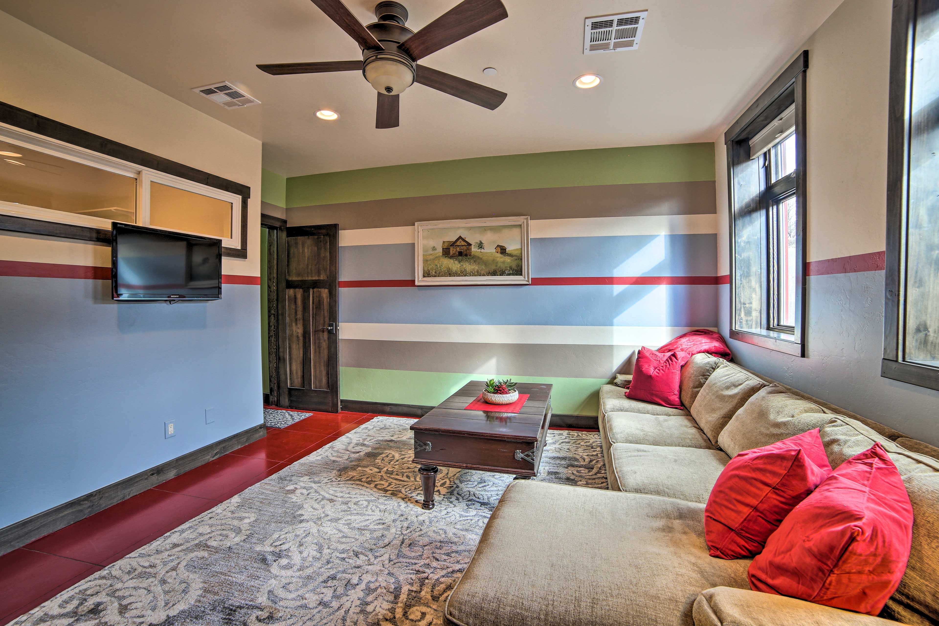Rec Room | Lounge Area | Smart TV