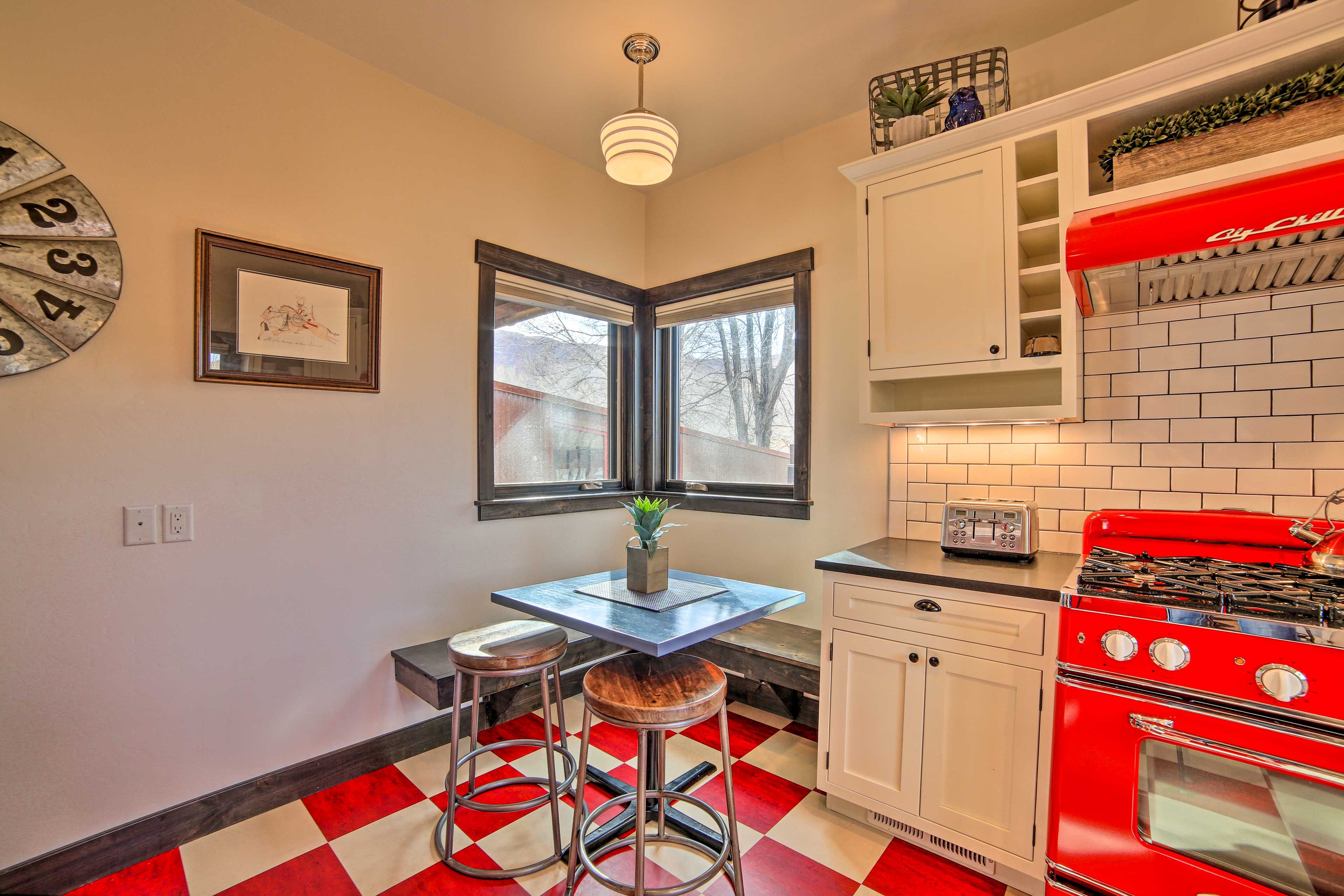 Kitchen | High-Top Table