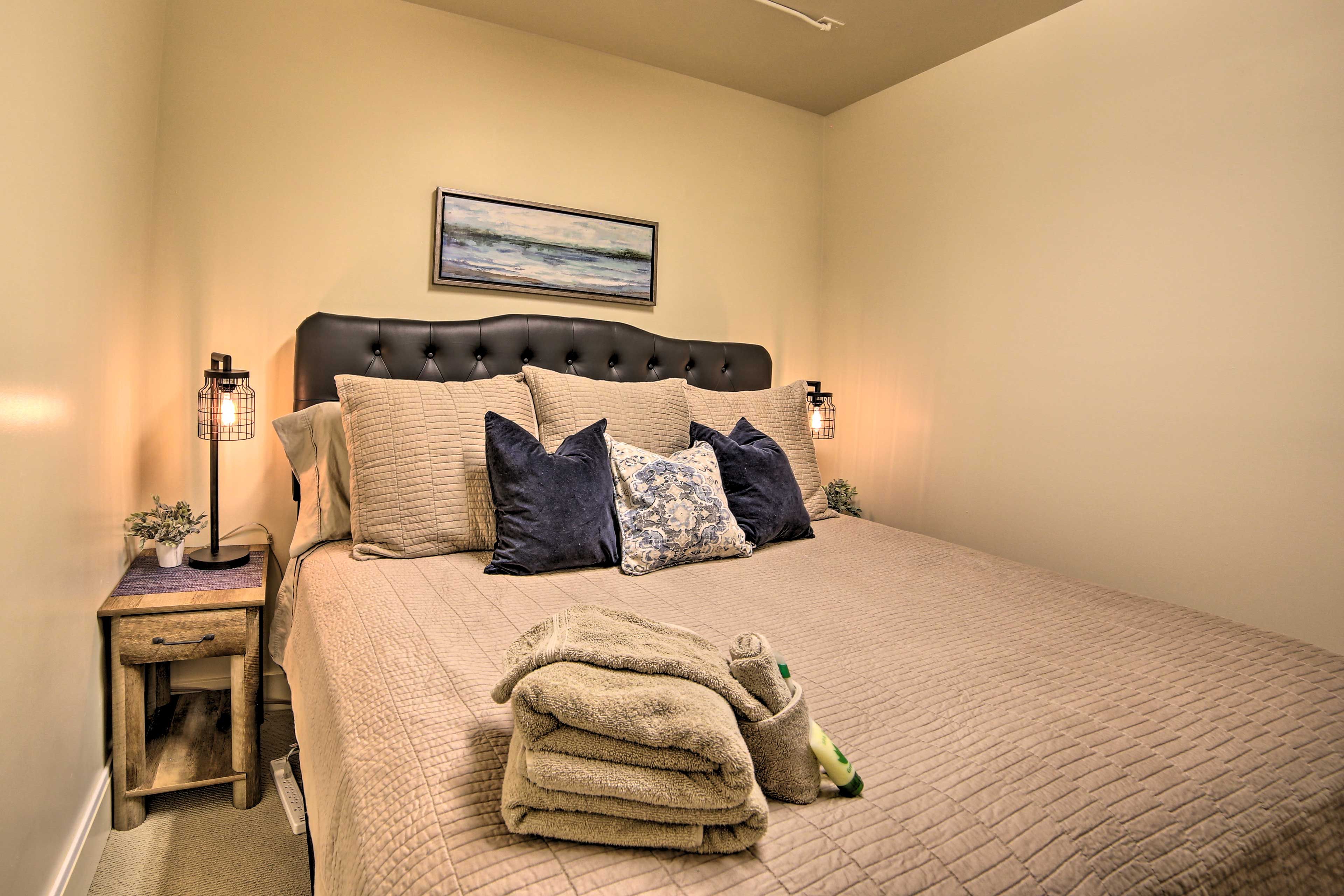 Bedroom 2 | King Bed