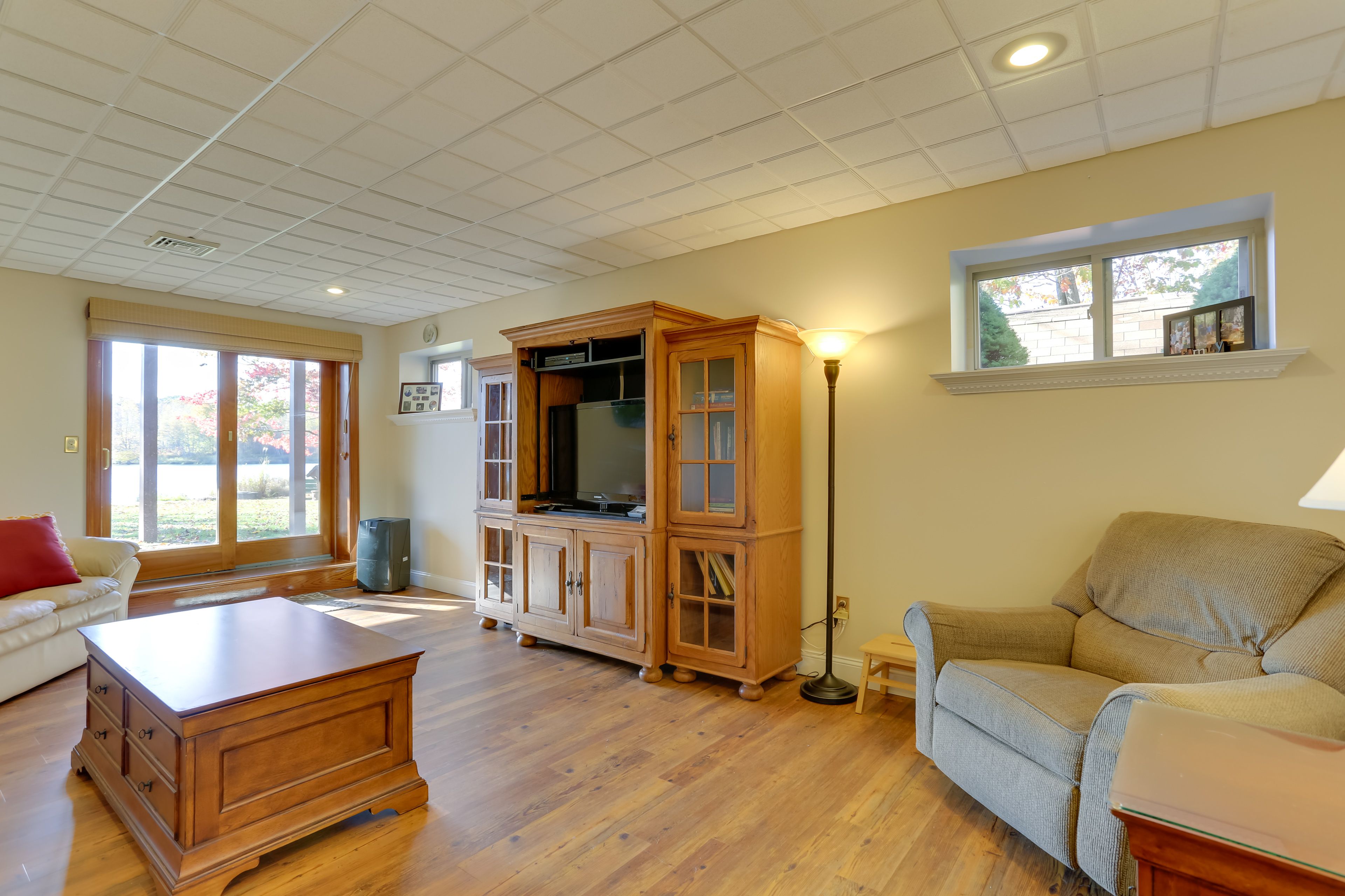 Family Room | Queen Air Mattress