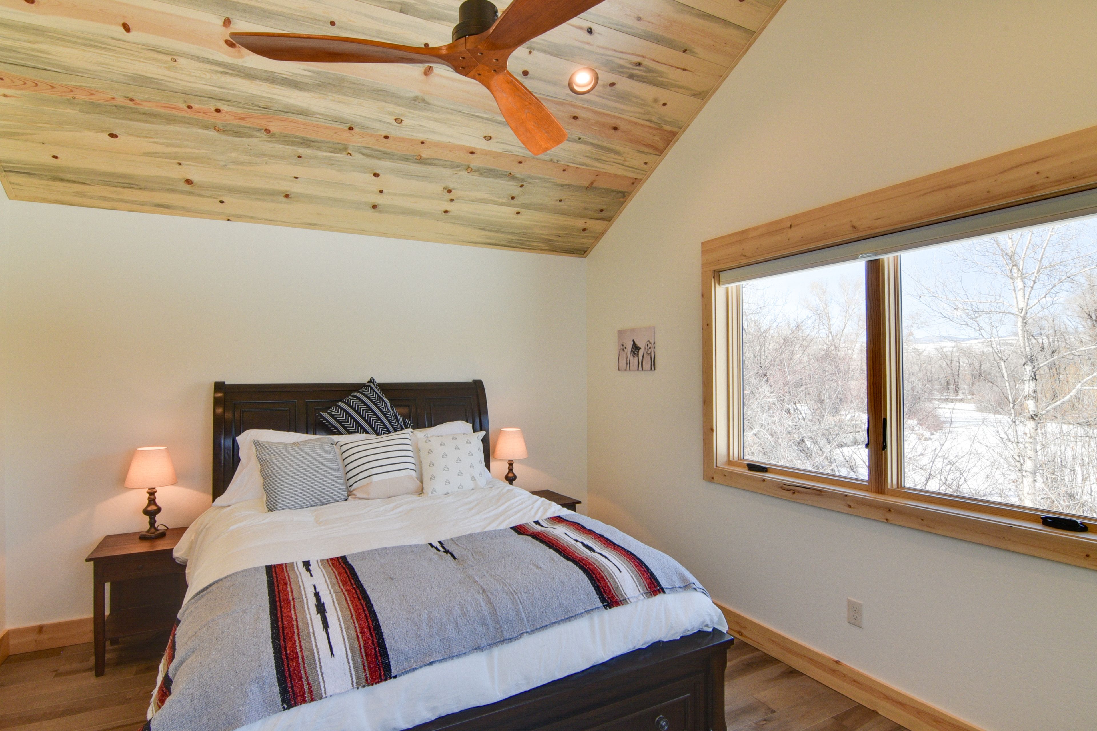 Bedroom 2 | Queen Bed