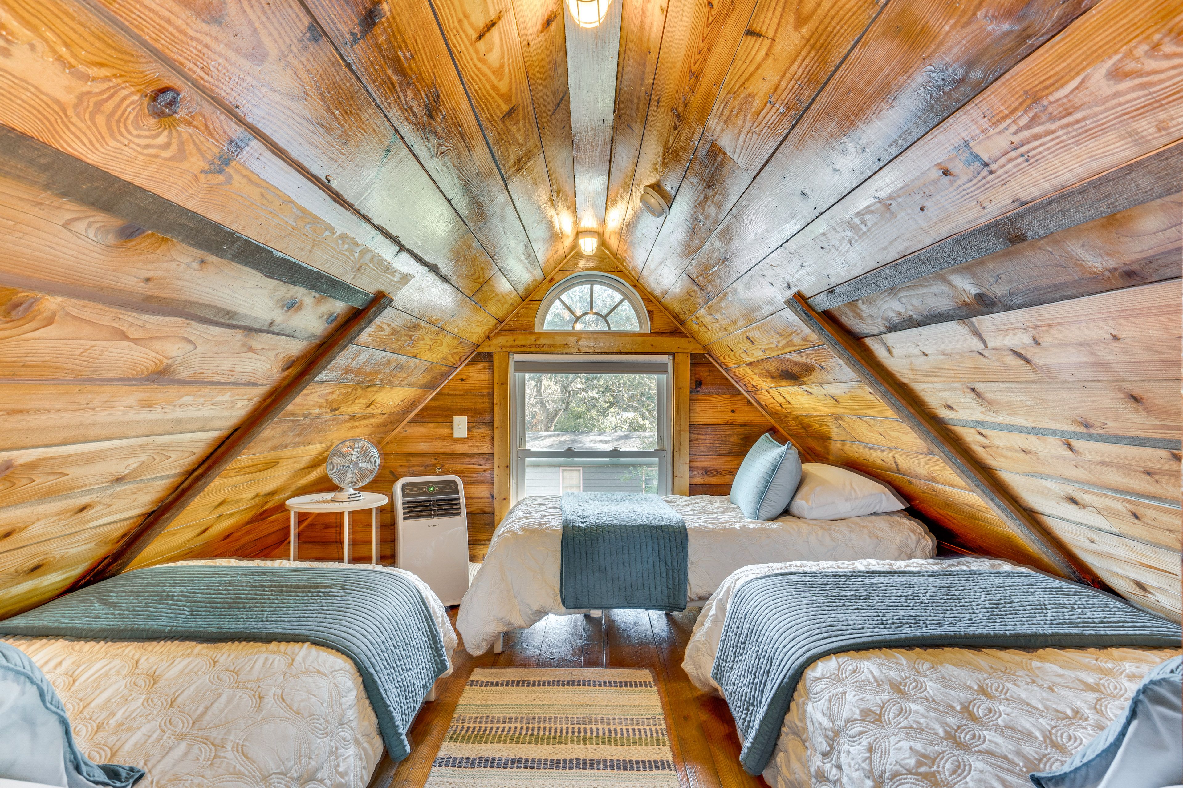 Bedroom 2 | 3 Twin Beds | Upper Level