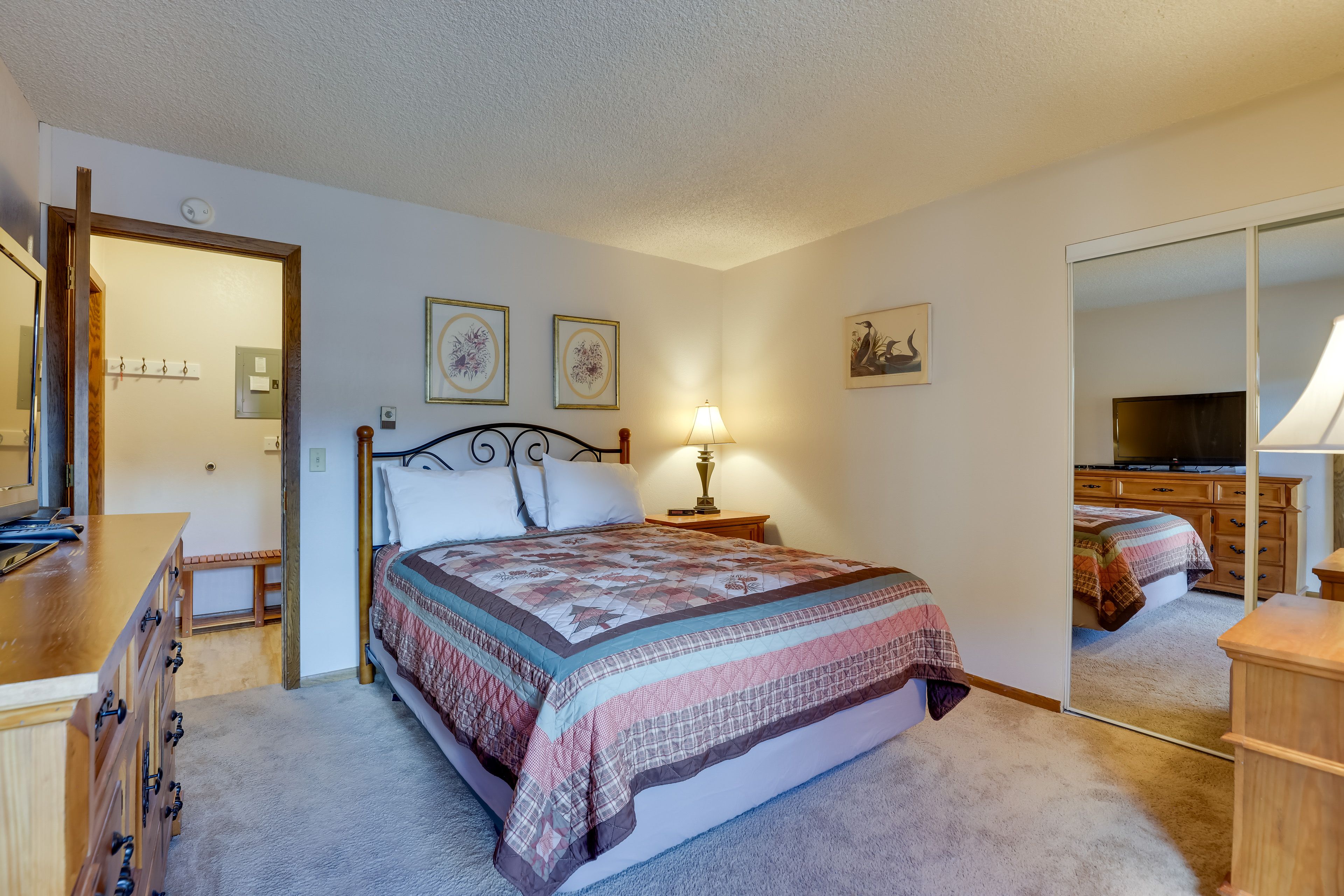 Bedroom 1 | Queen Bed | Linens Provided