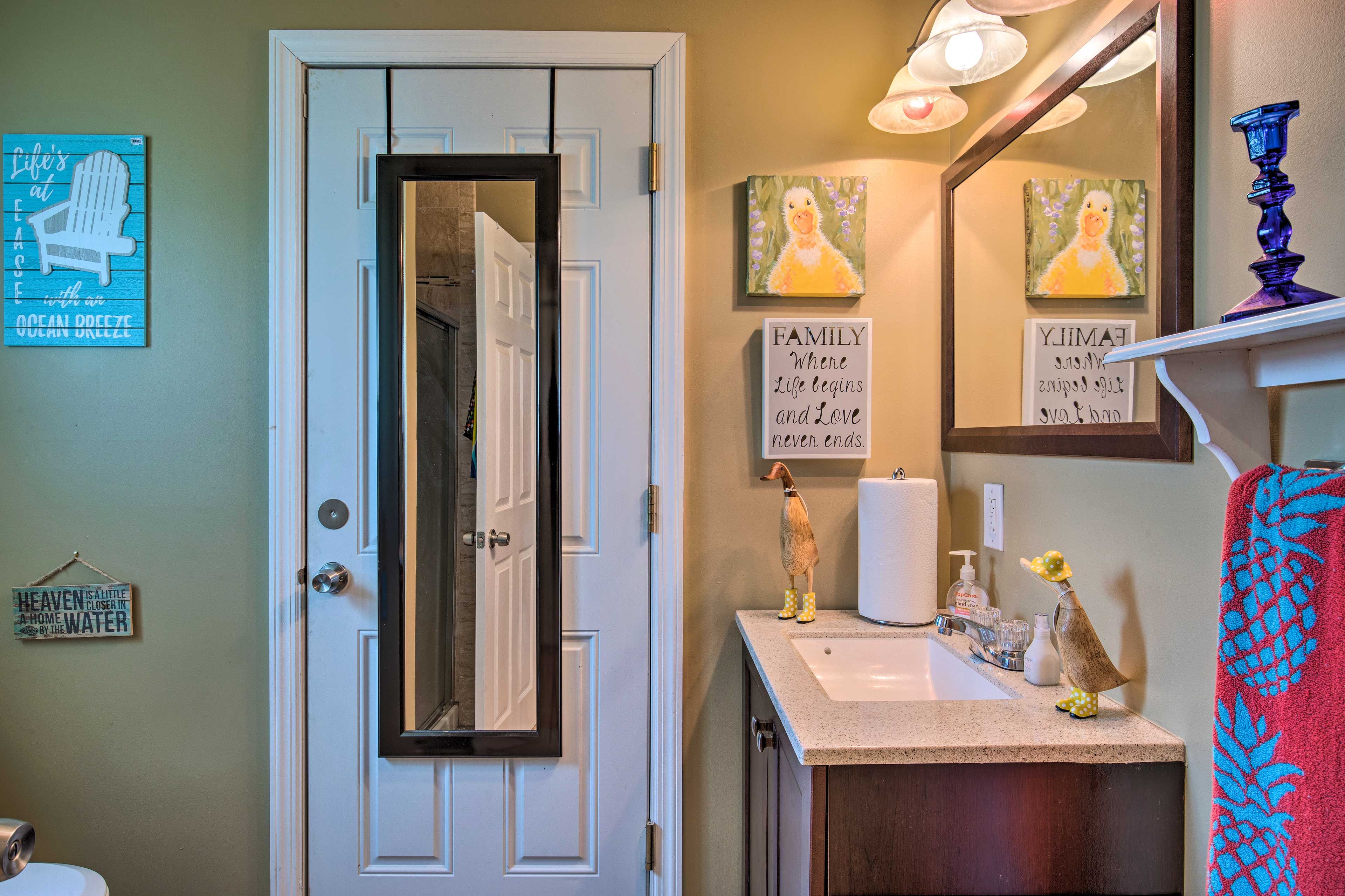 Full Bathroom | 1st Floor
