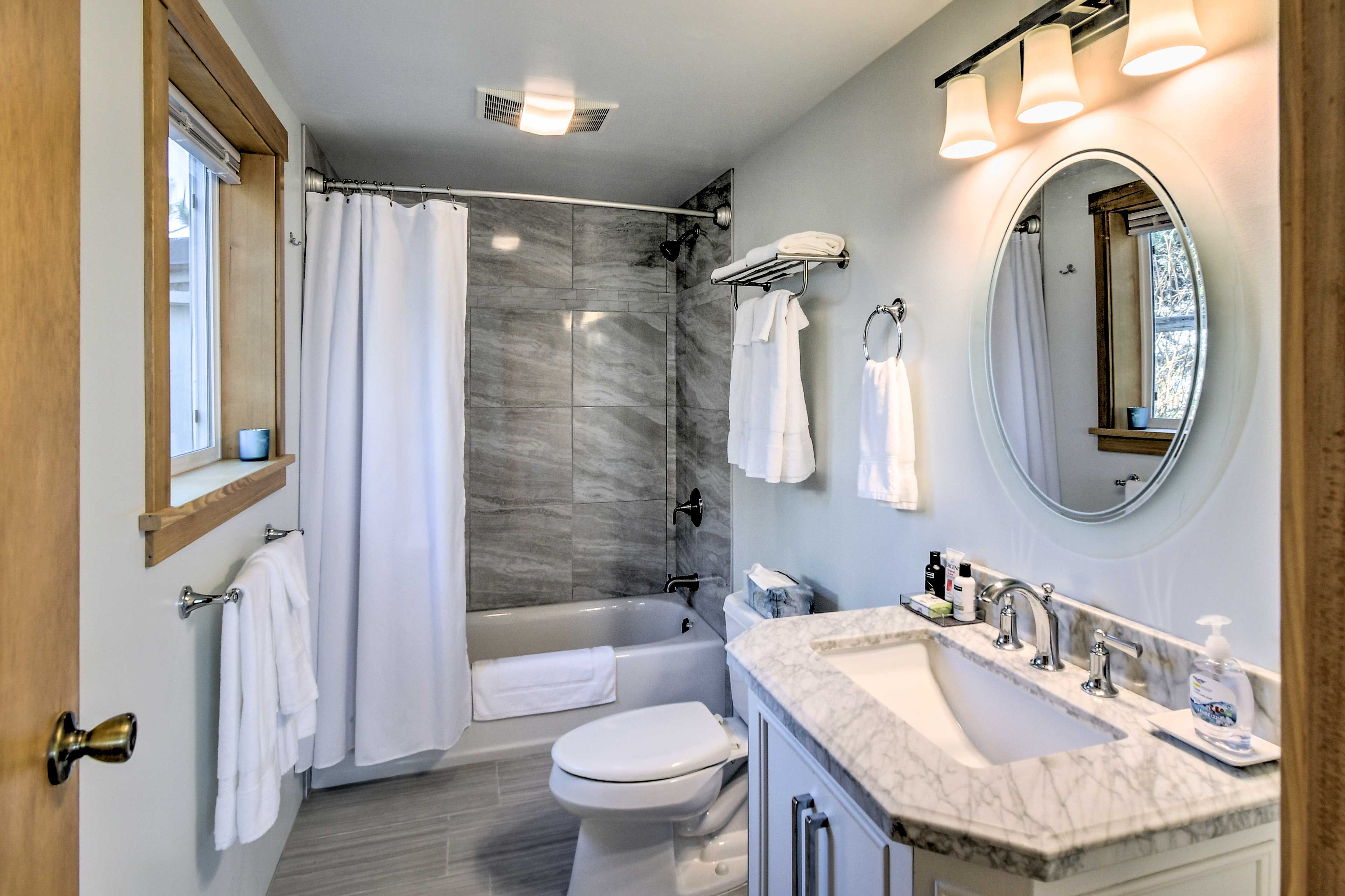 Bathroom | 2nd Floor