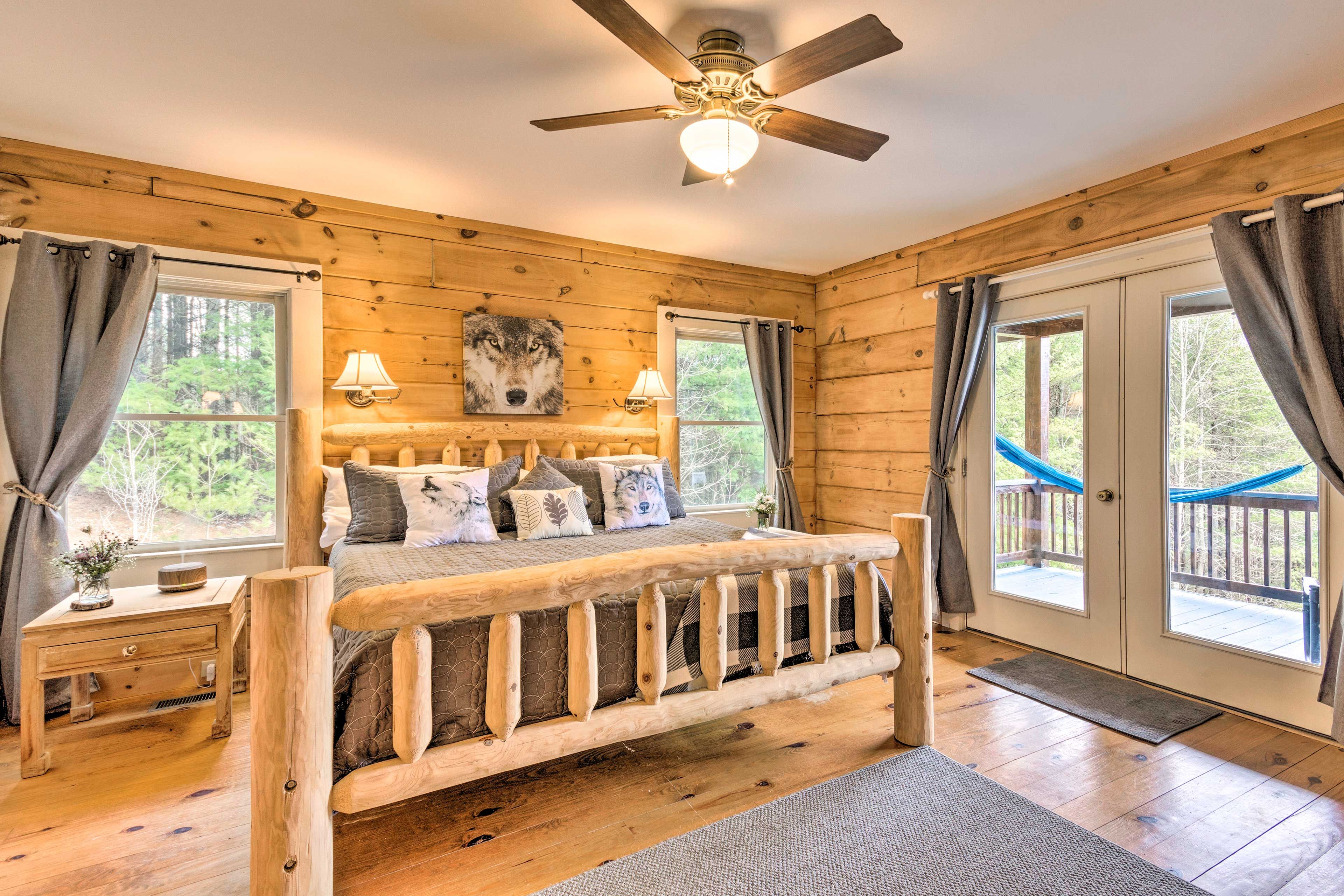 Bedroom 1 | King Bed | Linens Provided | 1st Floor