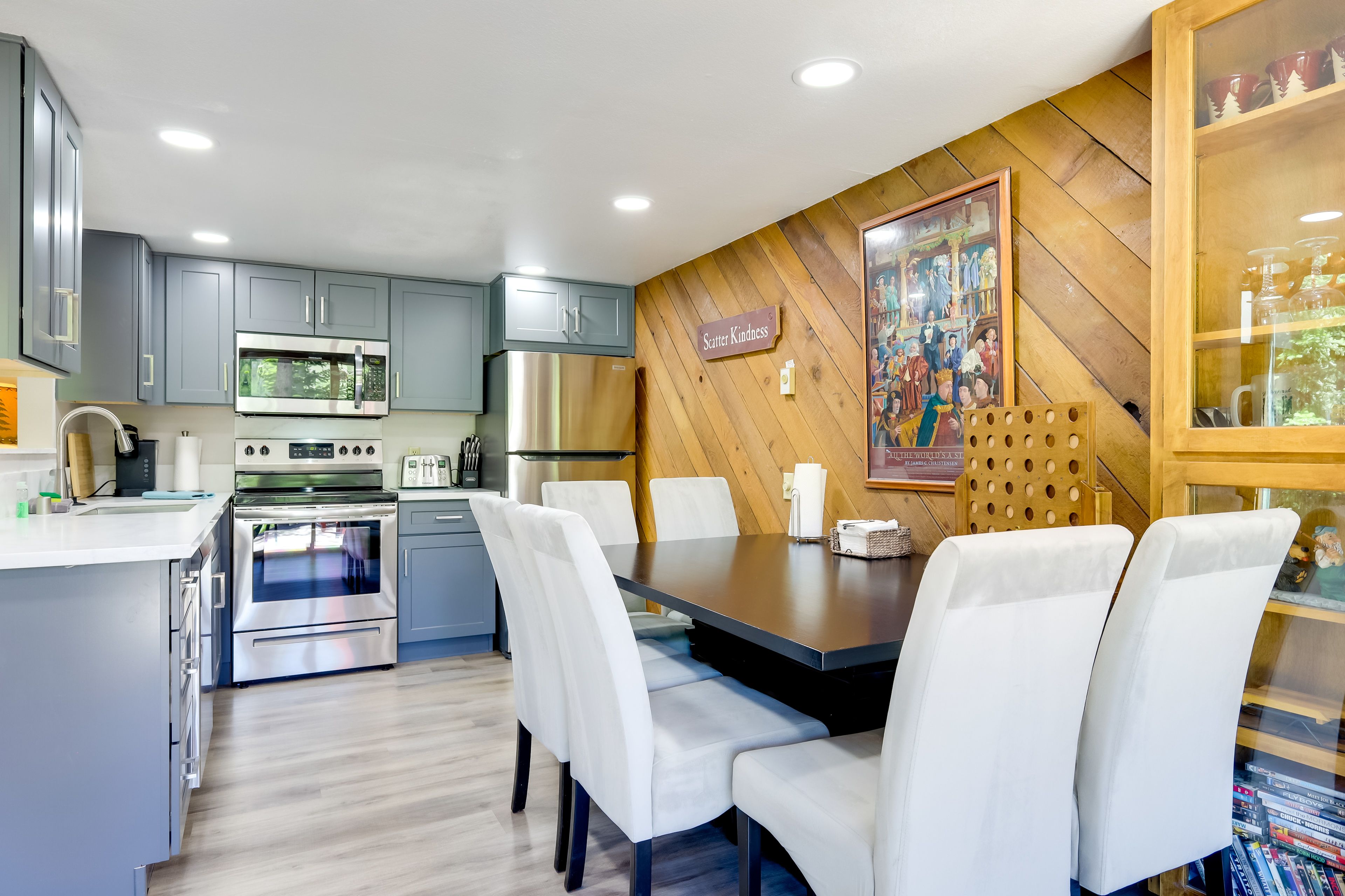 Dining Table | Dishware/Flatware Provided