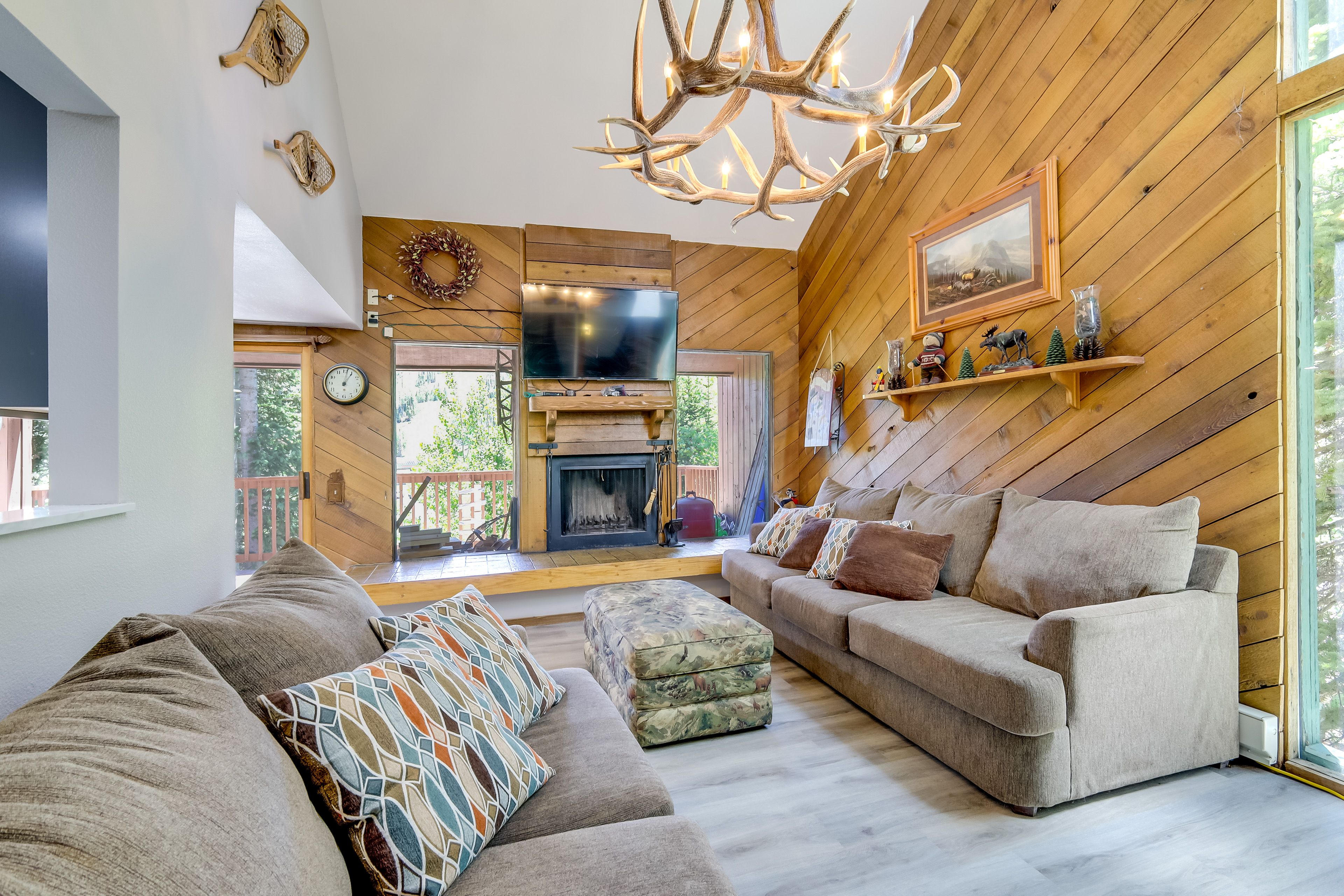 Living Room | Free WiFi | Smart TV