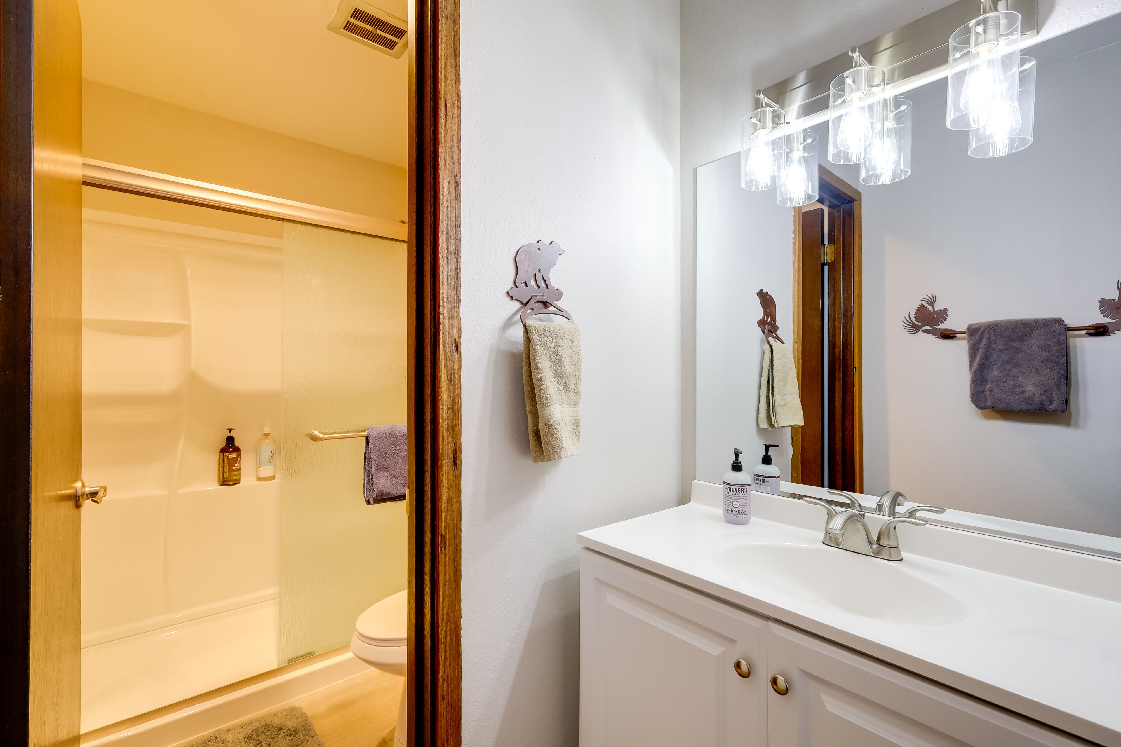 En-Suite Bathroom | Towels Provided | Complimentary Toiletries