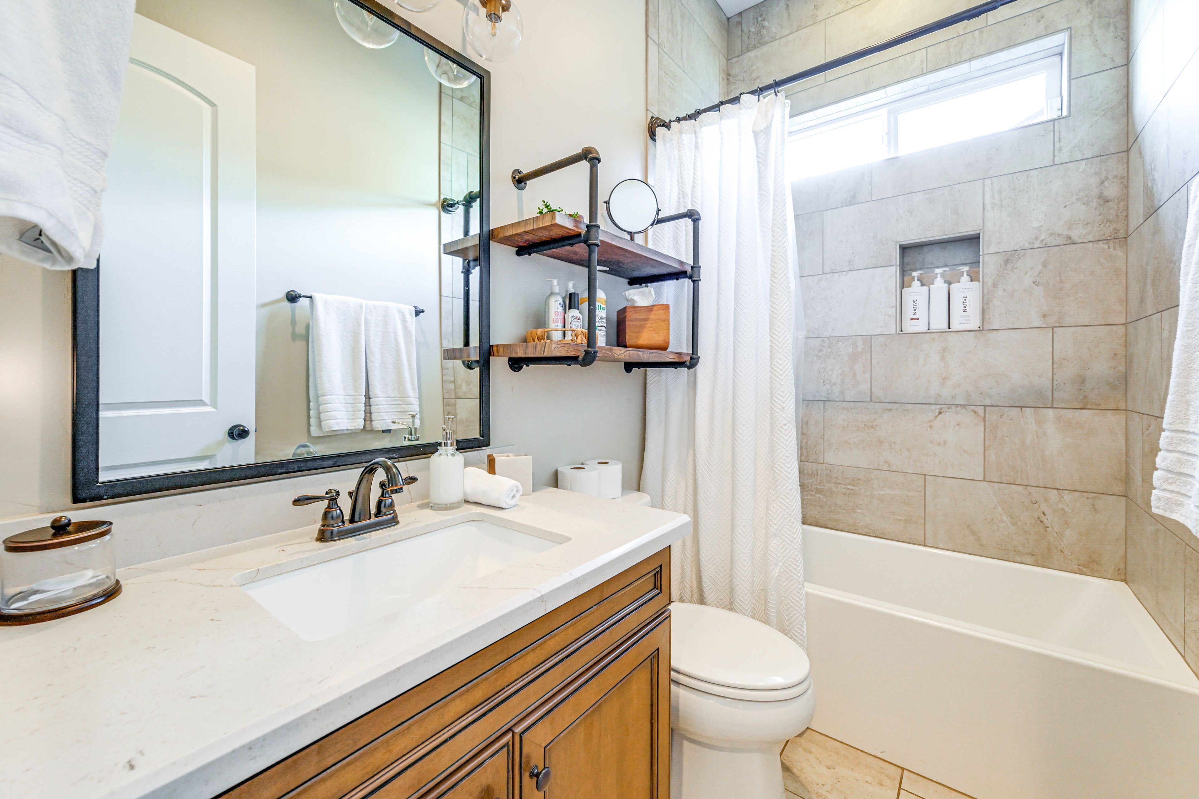 Full Bathroom | Towels & Linens Provided