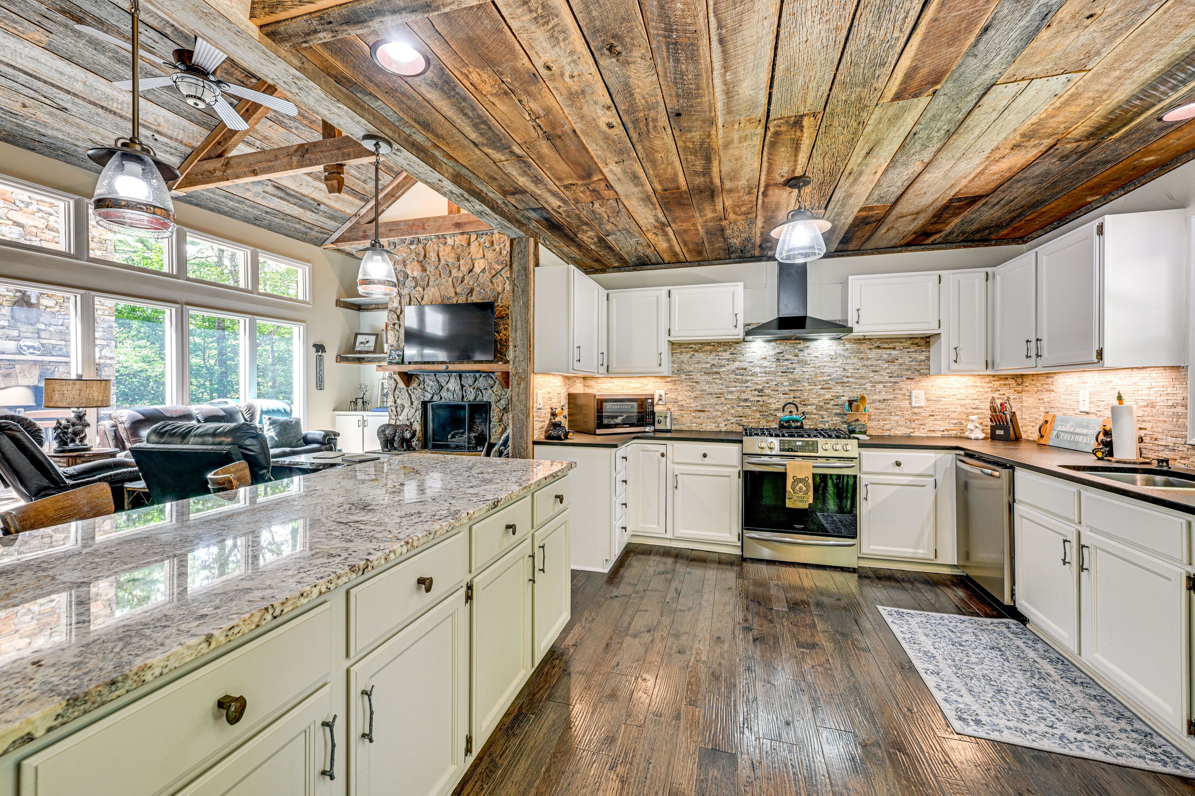 Fully Equipped Kitchen | Breakfast Bar | High-Top Dining Table