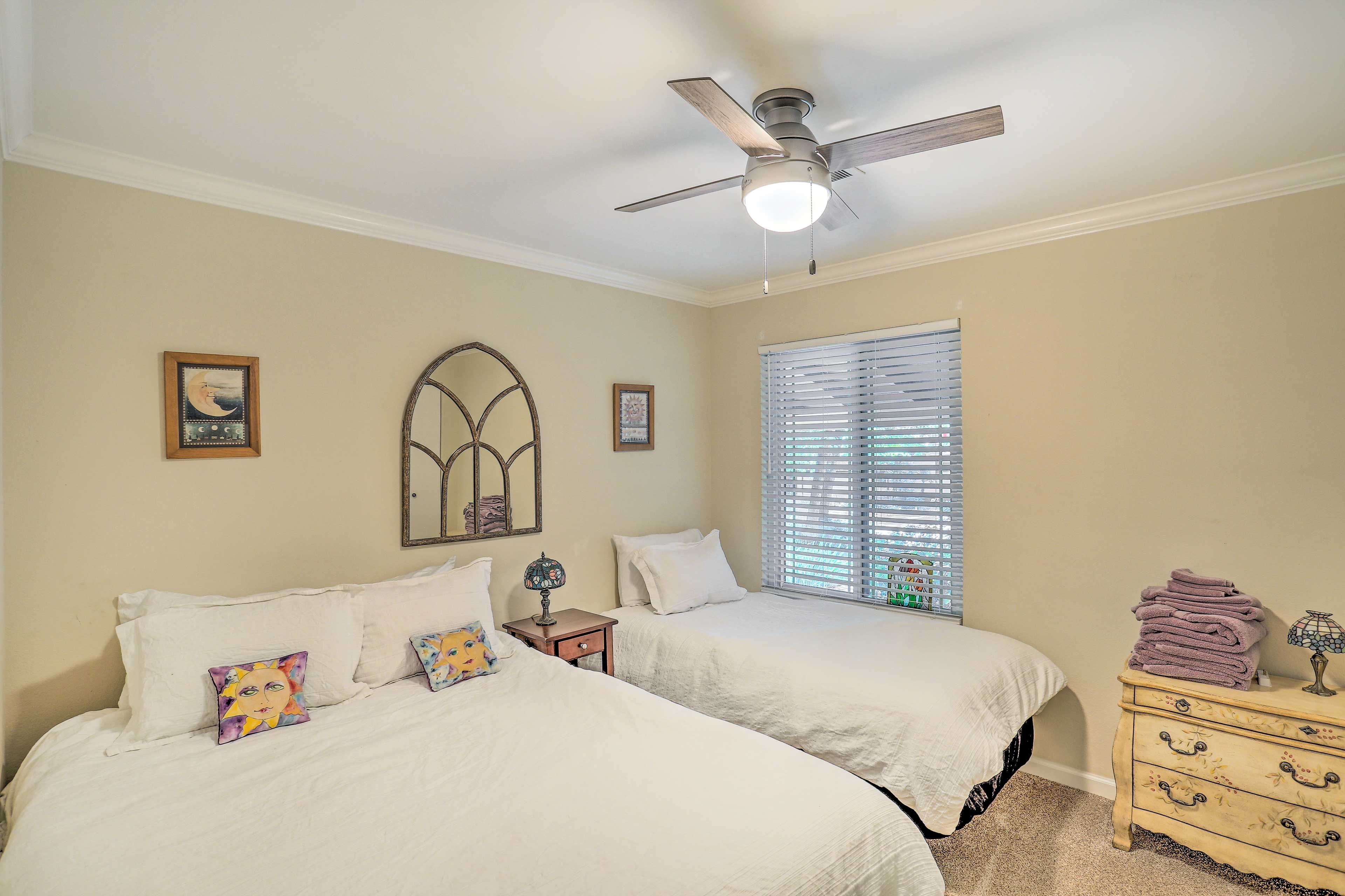 Bedroom 2 | Queen Bed | Twin Bed