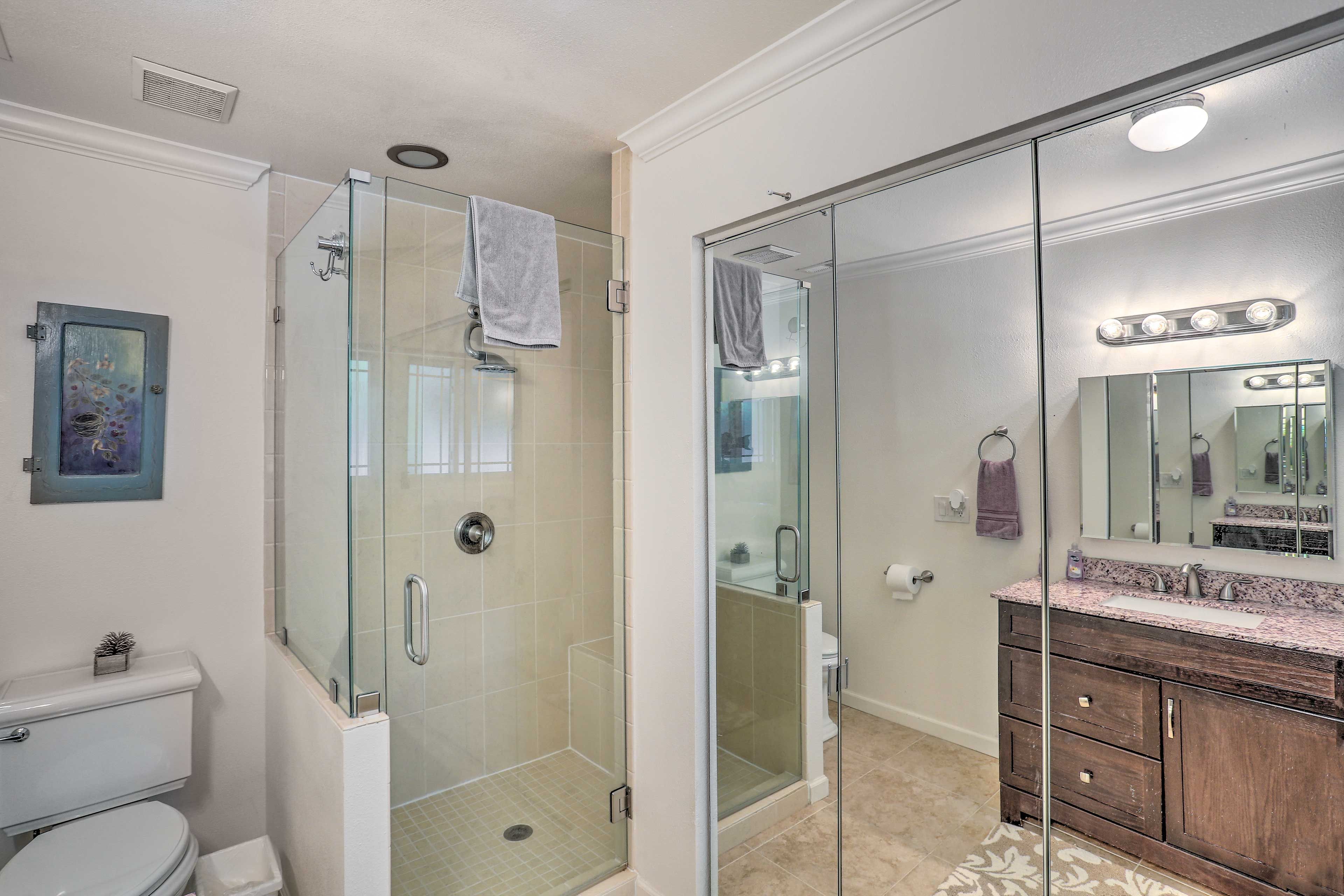 En-Suite Bathroom | Complimentary Toiletries | Towels Provided
