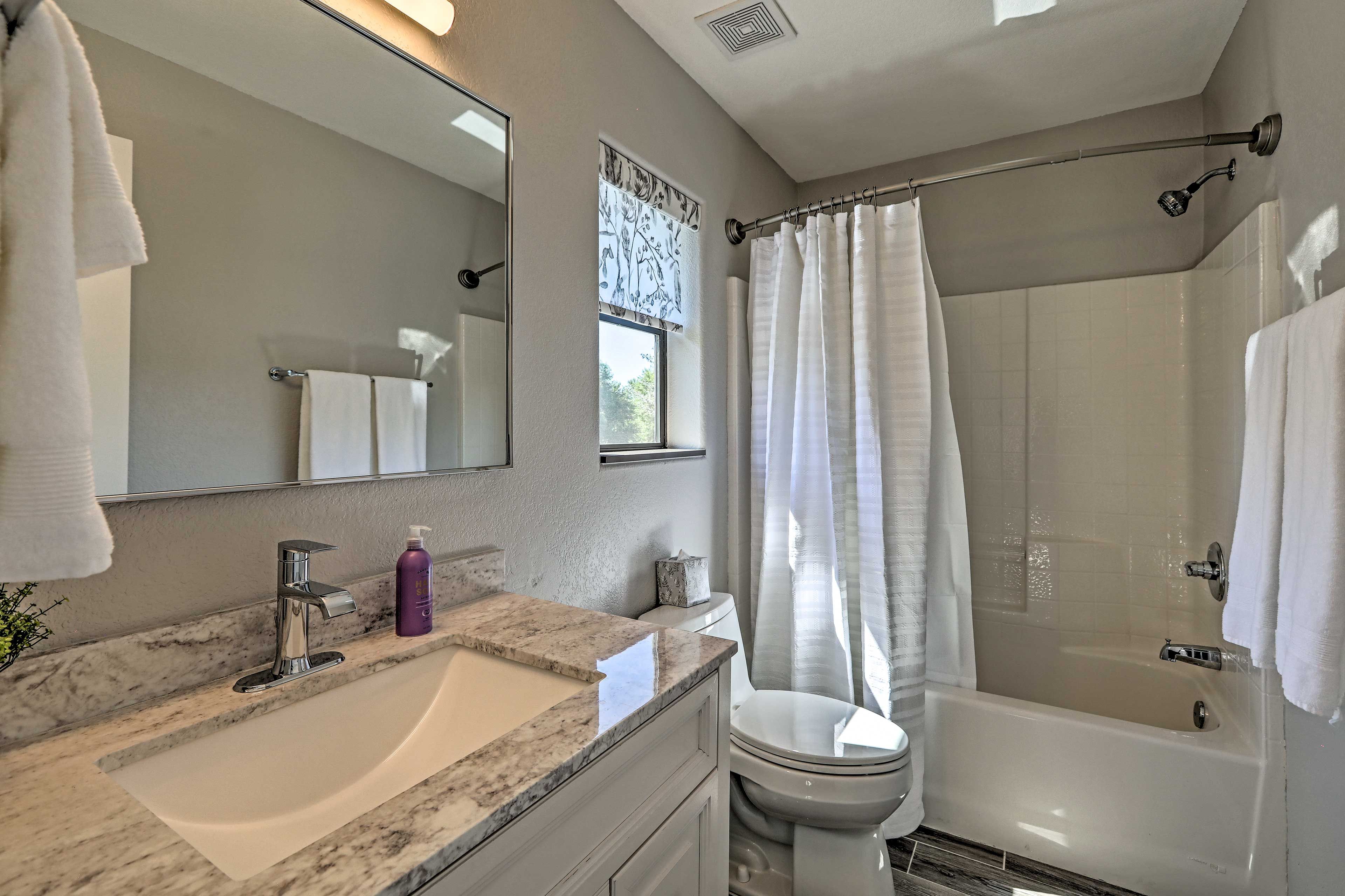 Full Bathroom | Shower/Tub Combo