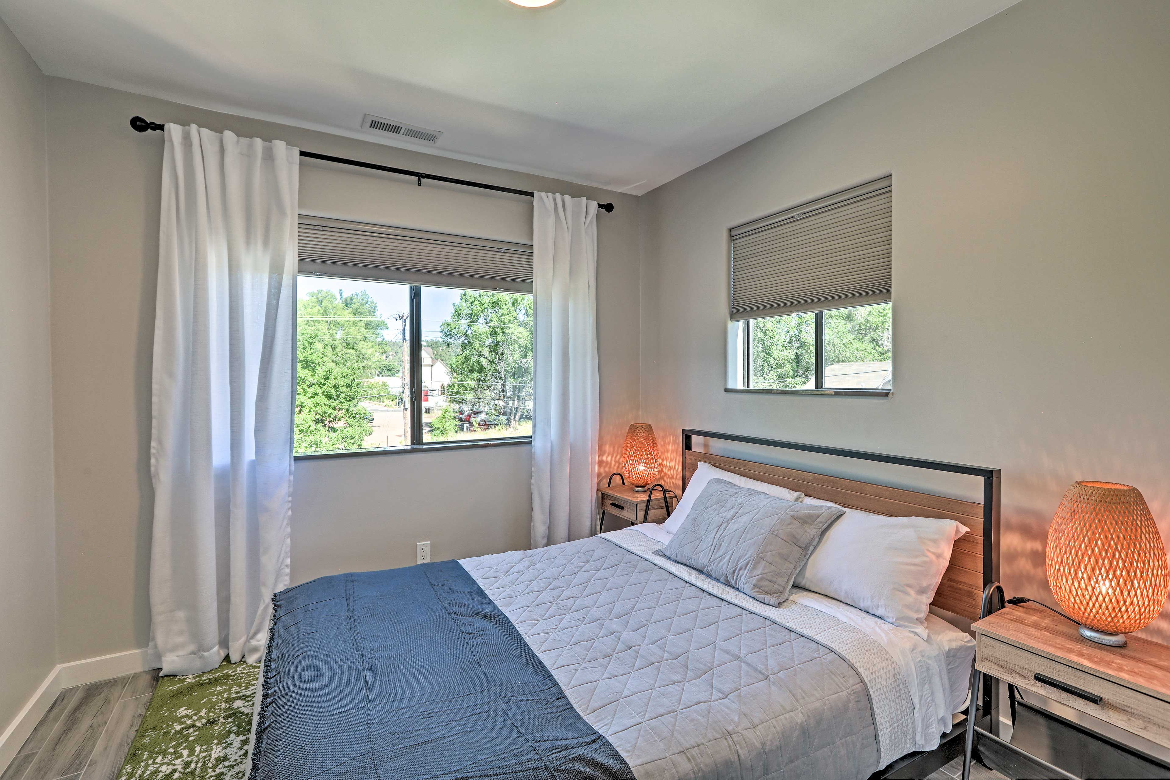 Bedroom 2 | Queen Bed