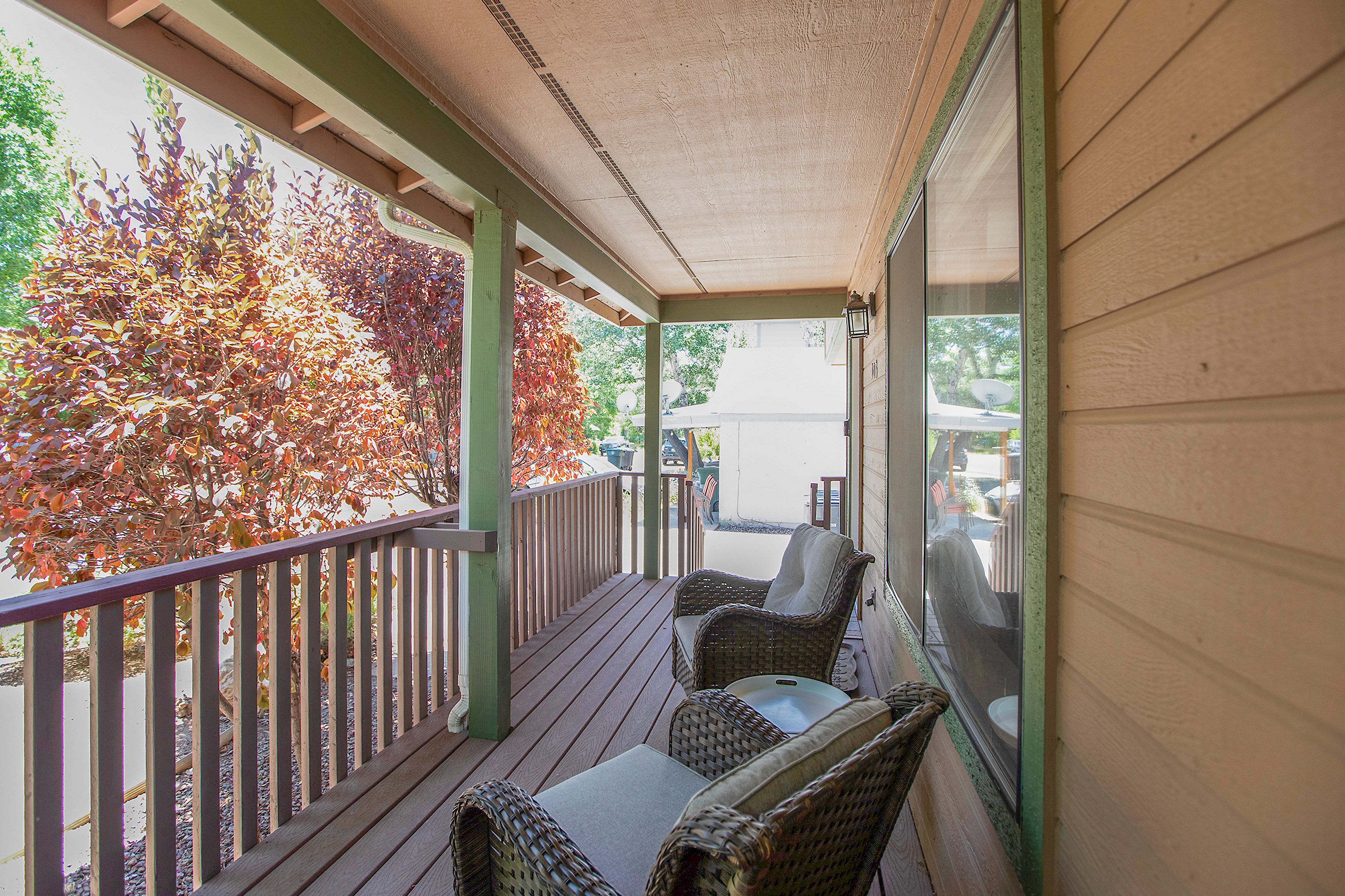 Porch w/ Seating