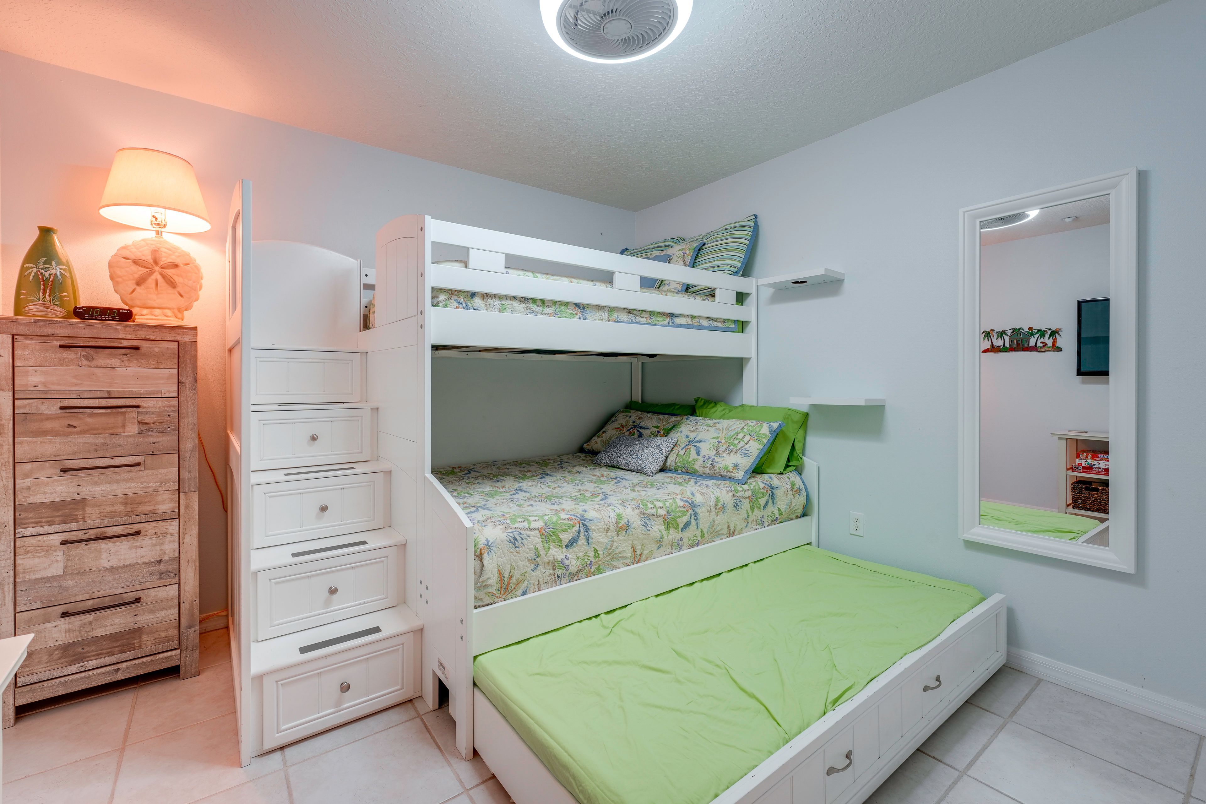 Bedroom 2 | Twin/Full Bunk Bed w/ Twin Trundle