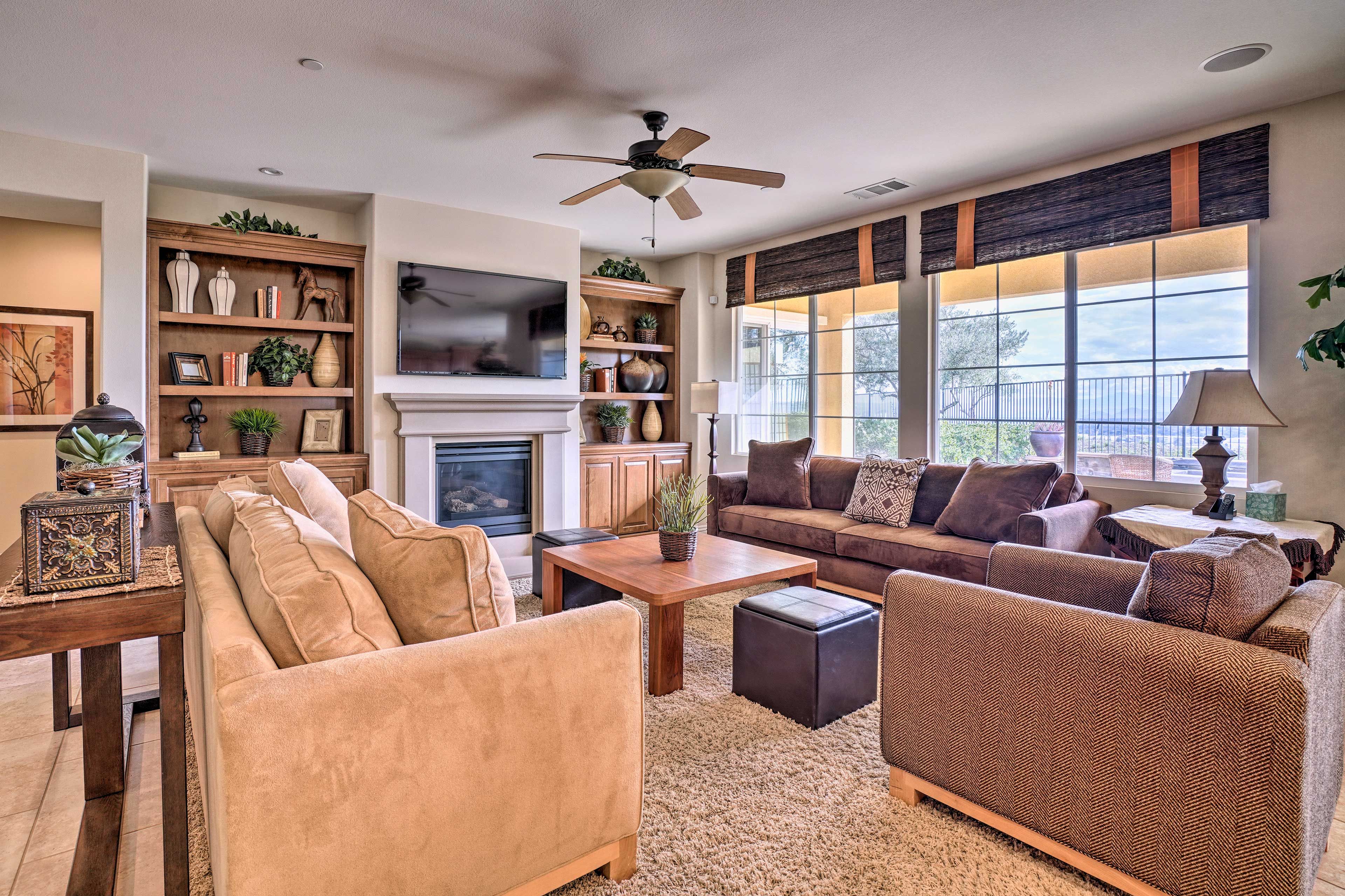 There are 3 bedrooms, 2 bathrooms, and space for 6.