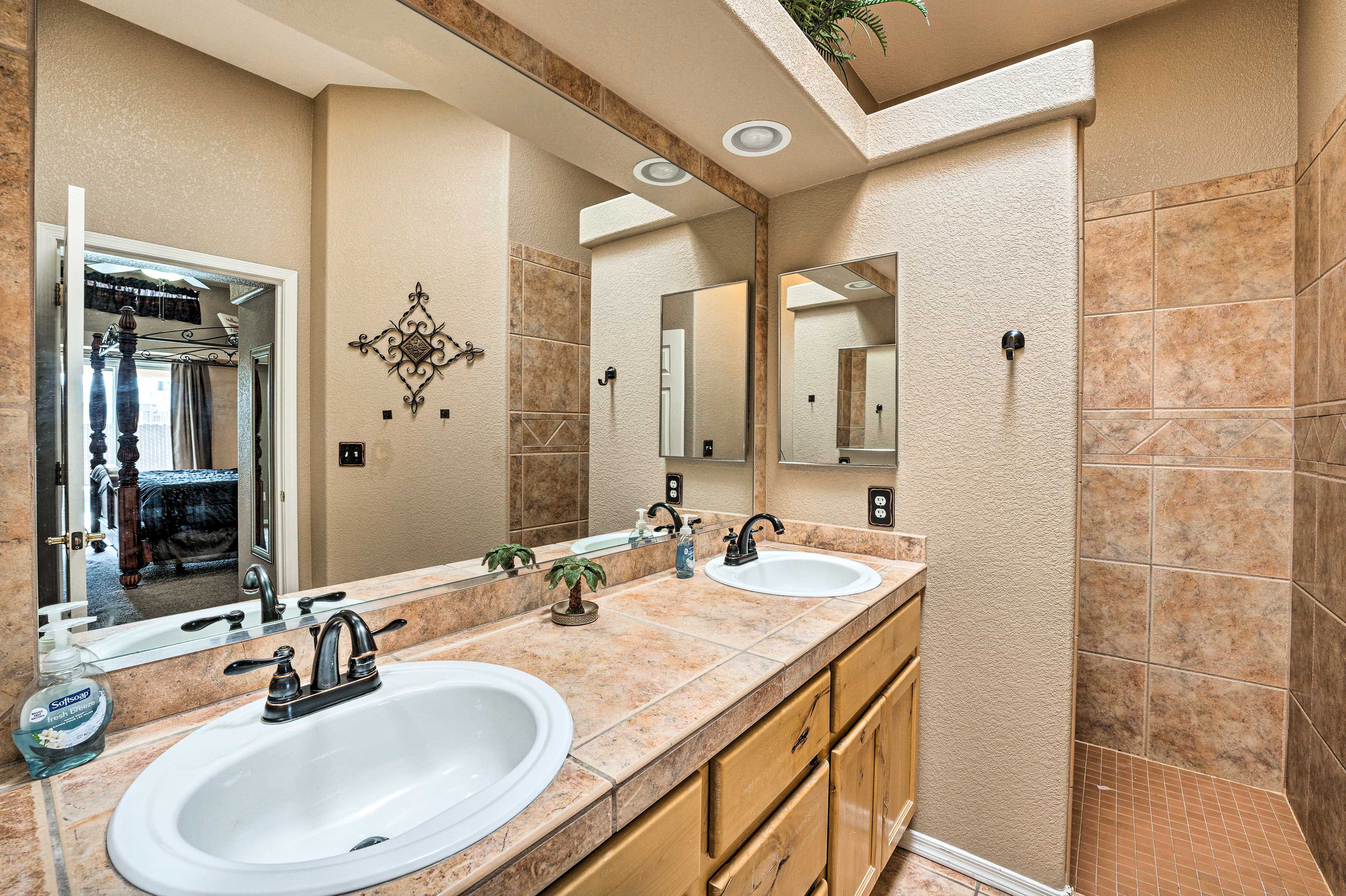 Full En-Suite Bathroom