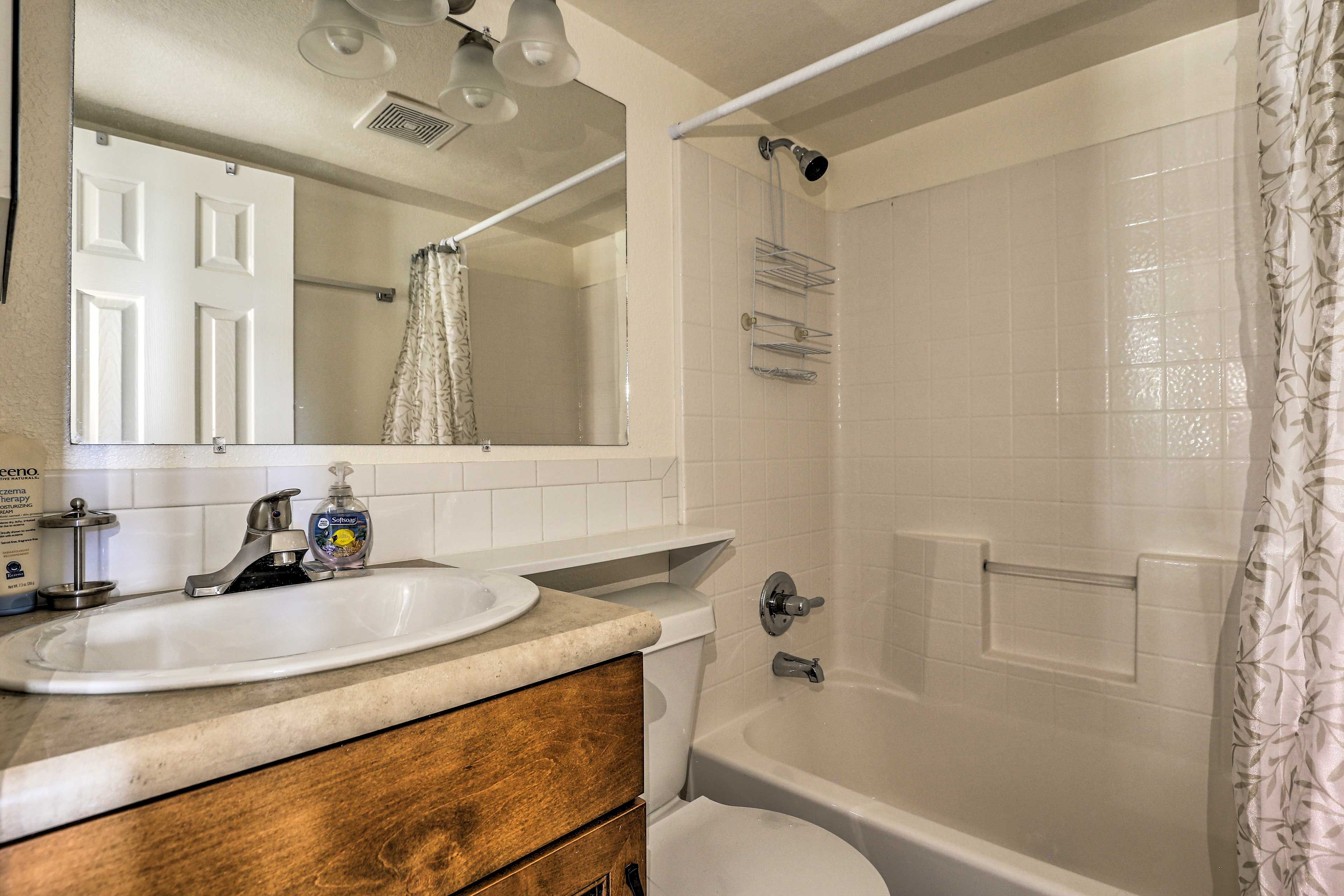 Full Bathroom | Complimentary Toiletries