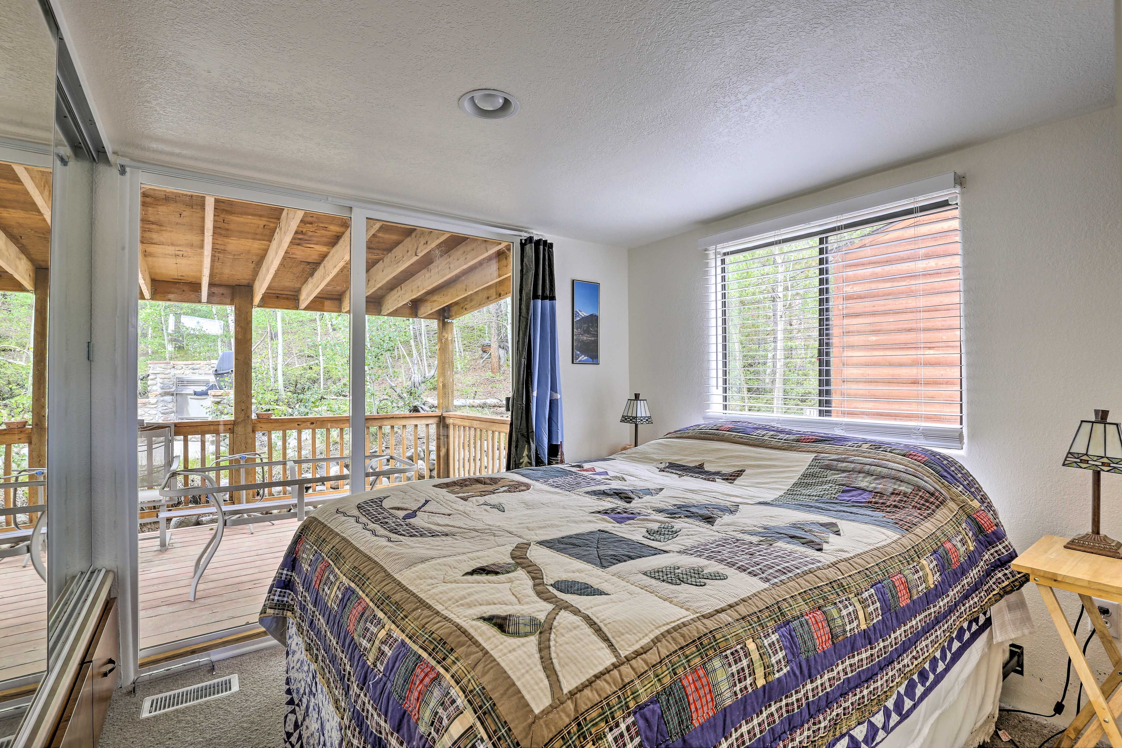 Master Bedroom | Queen Bed | 1st Floor