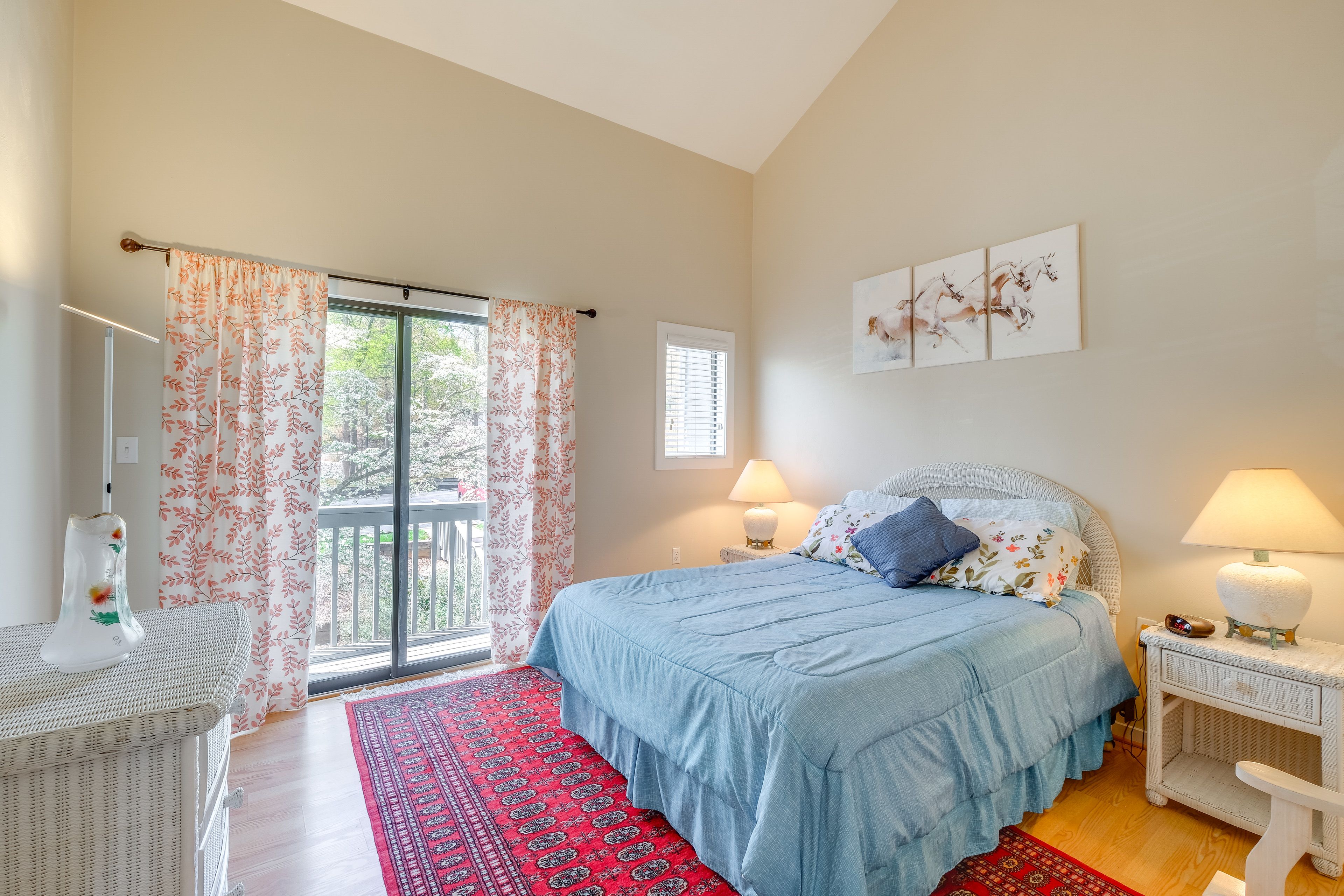Bedroom 2 | 1st Floor | Queen Bed