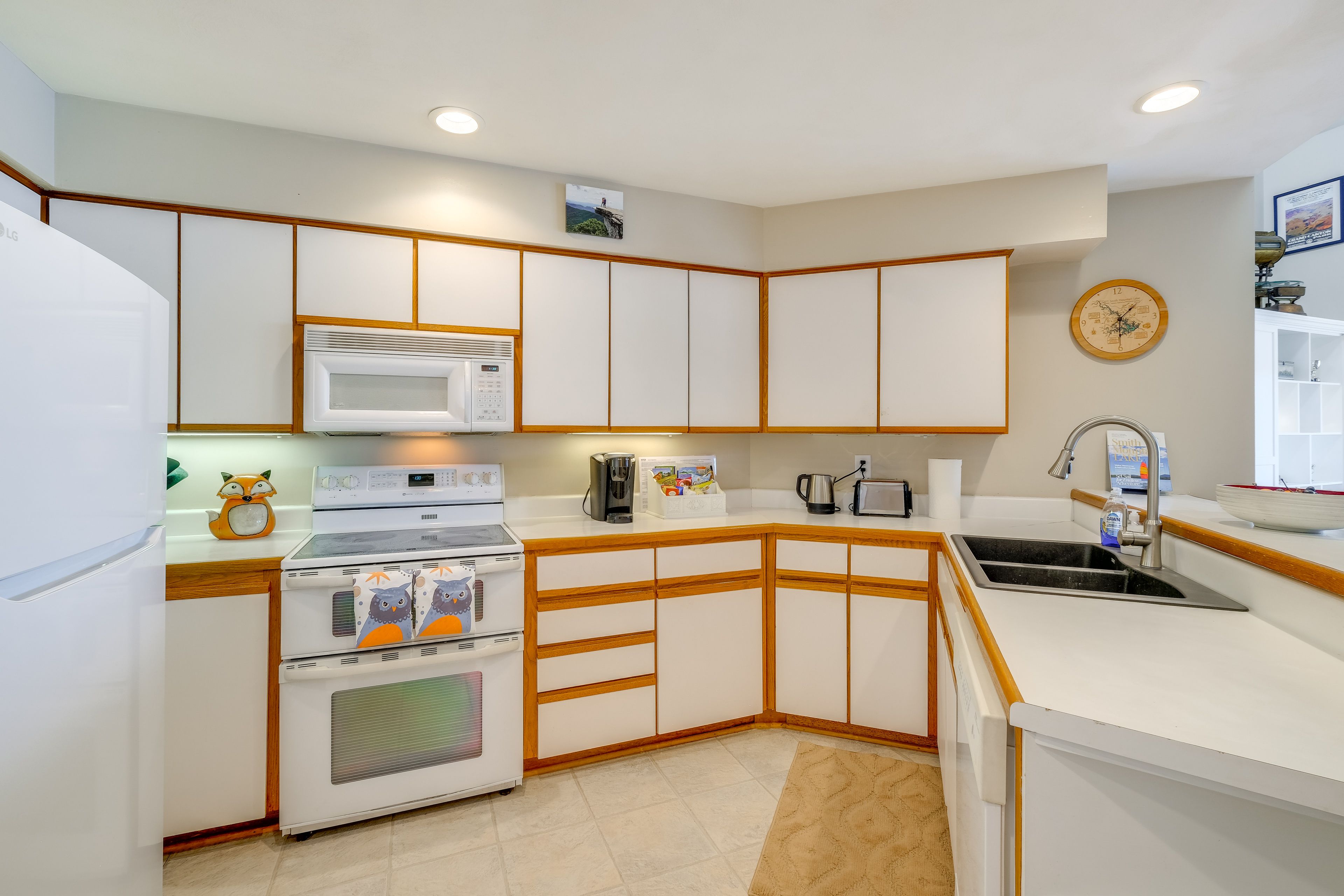 Kitchen | 1st Floor | Keurig Coffee Maker | Toaster | Cooking Basics