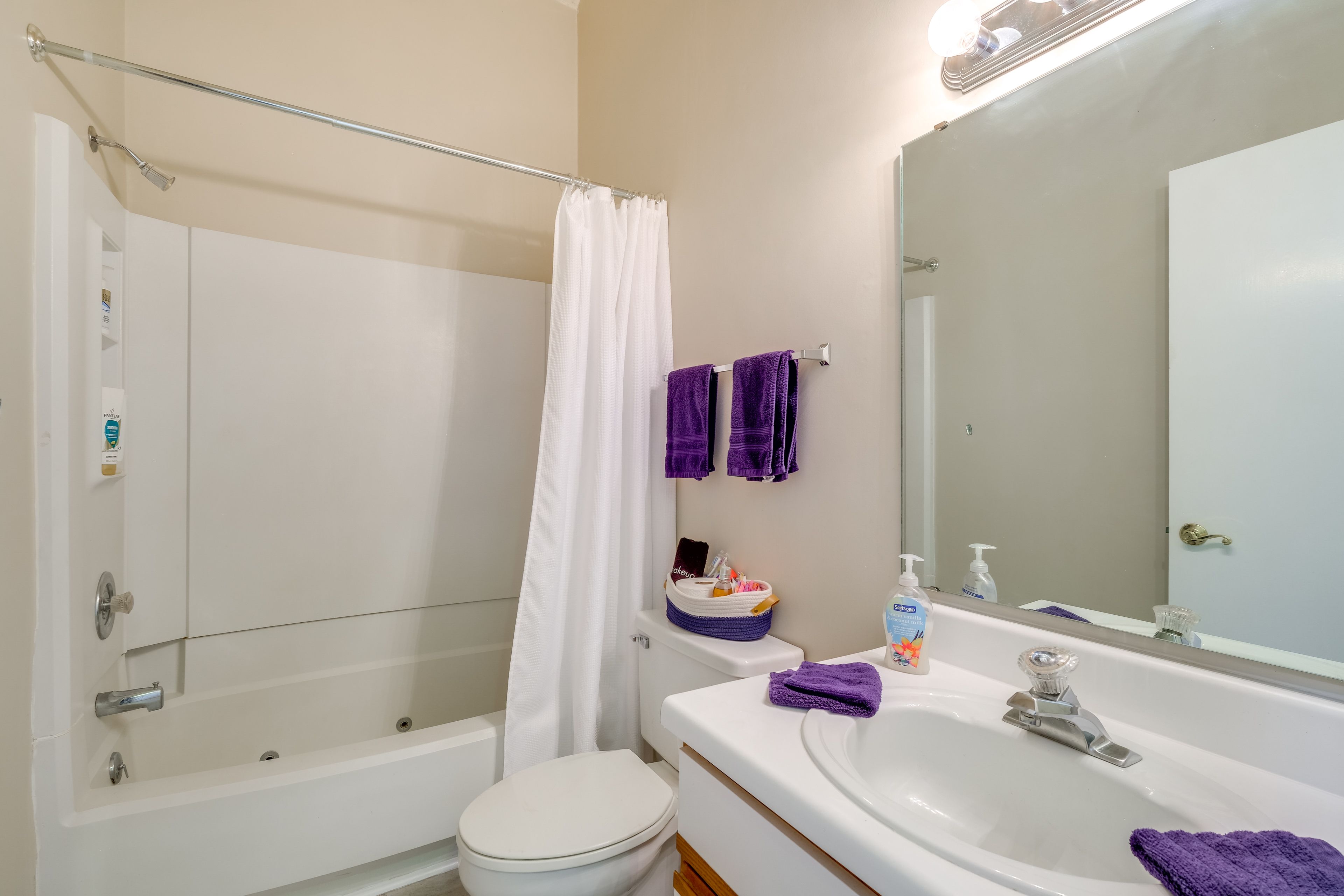 En-Suite Bathroom | 2nd Floor | Towels Provided