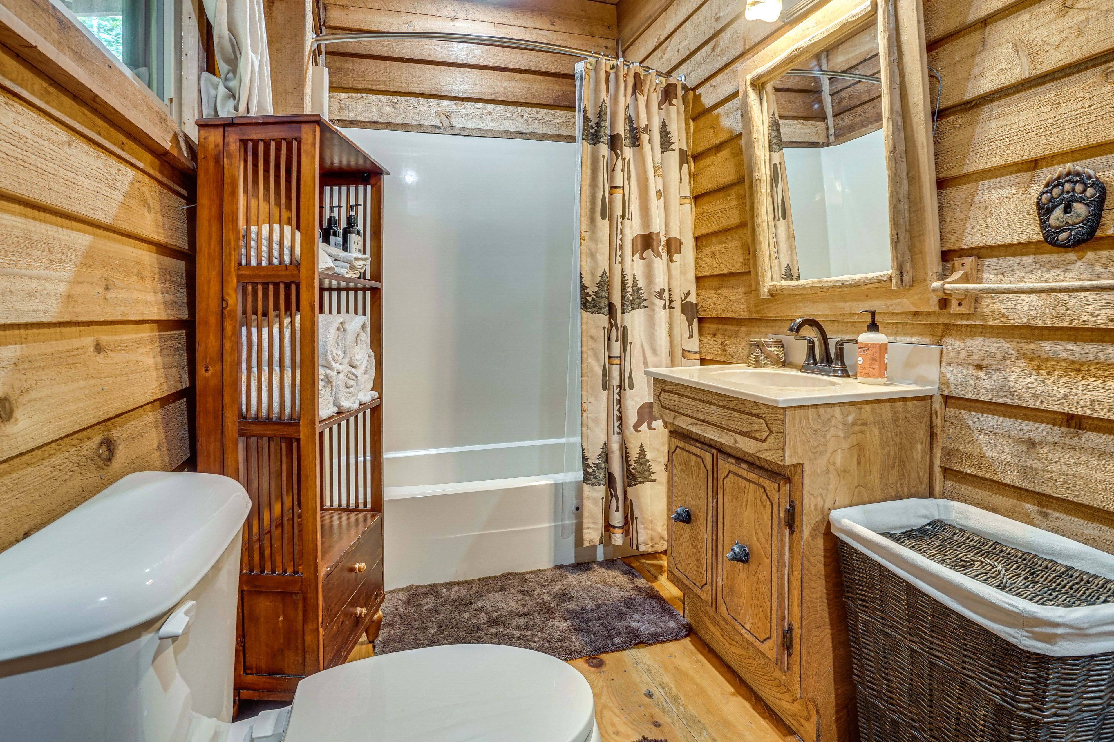 Full Bathroom | Linens & Towels