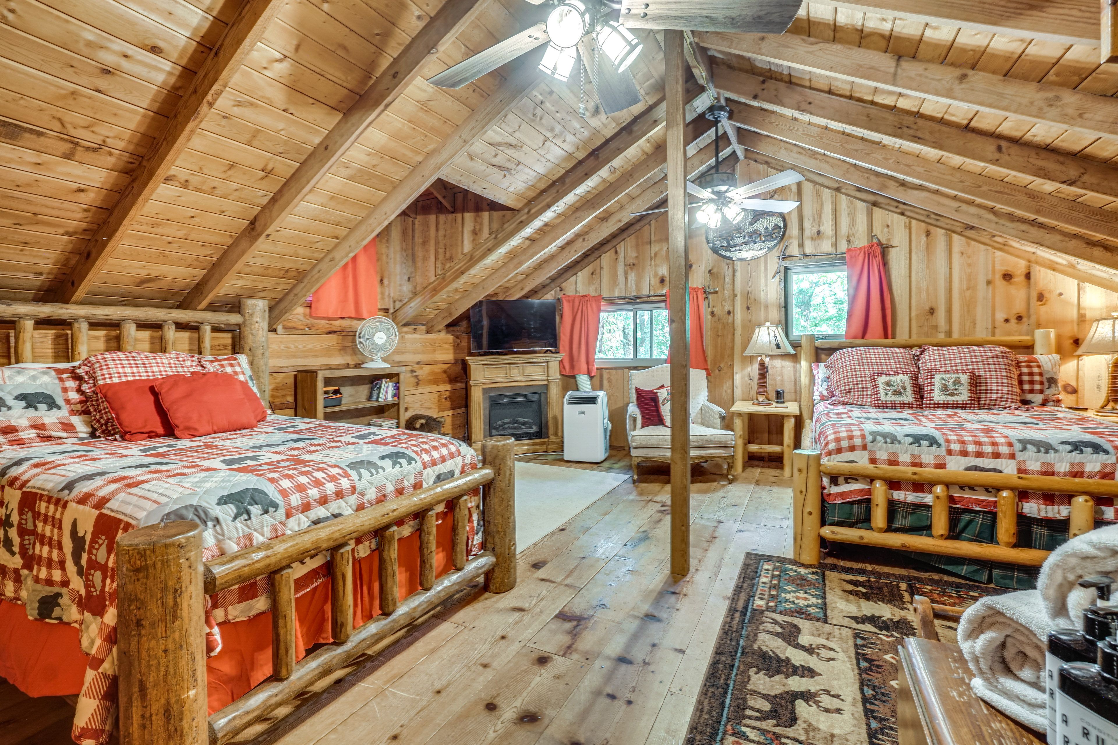 Bedroom 2 | Queen Bed | Full Bed