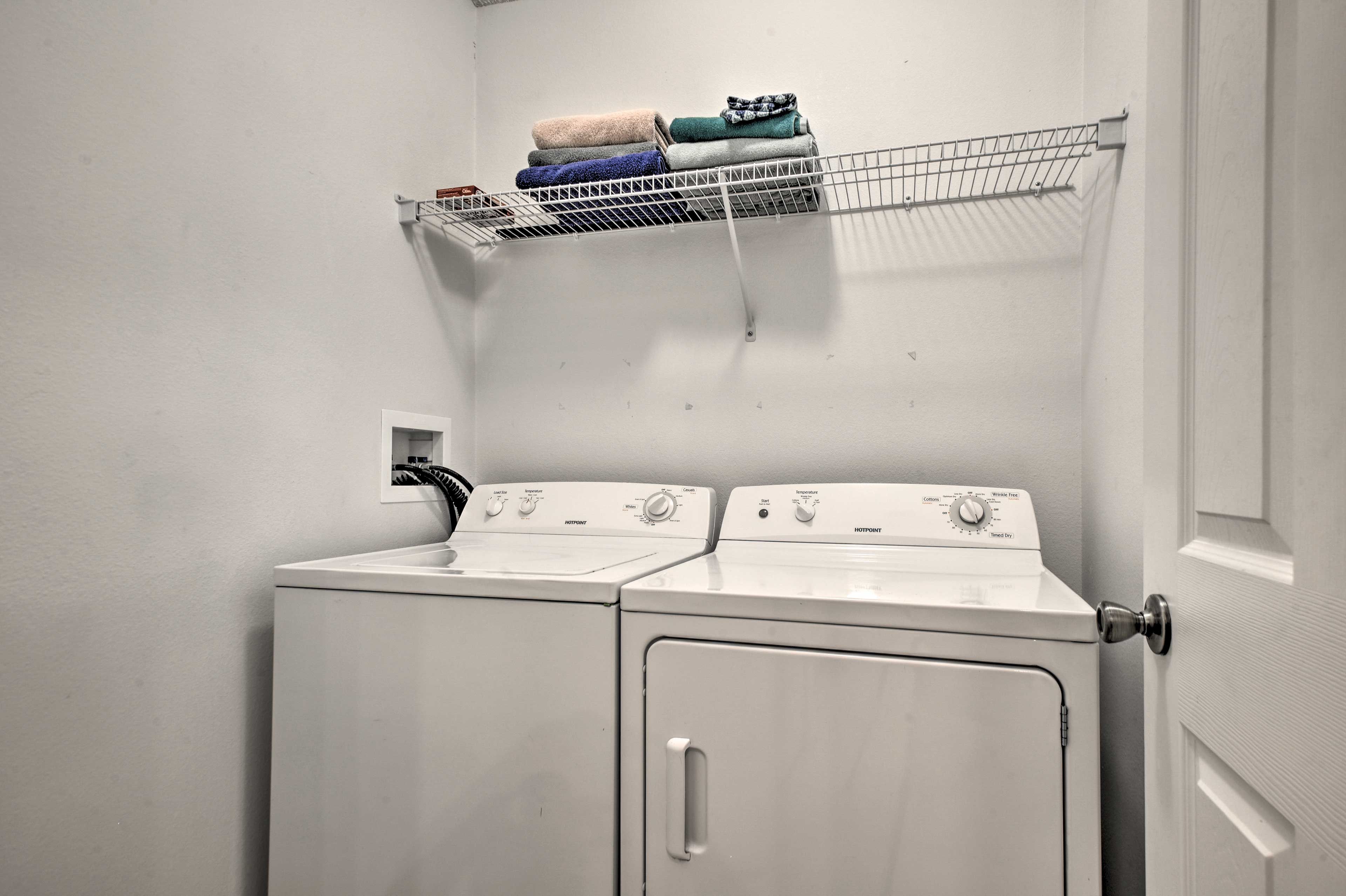 Keep your clothes smelling fresh with the washer/dryer.