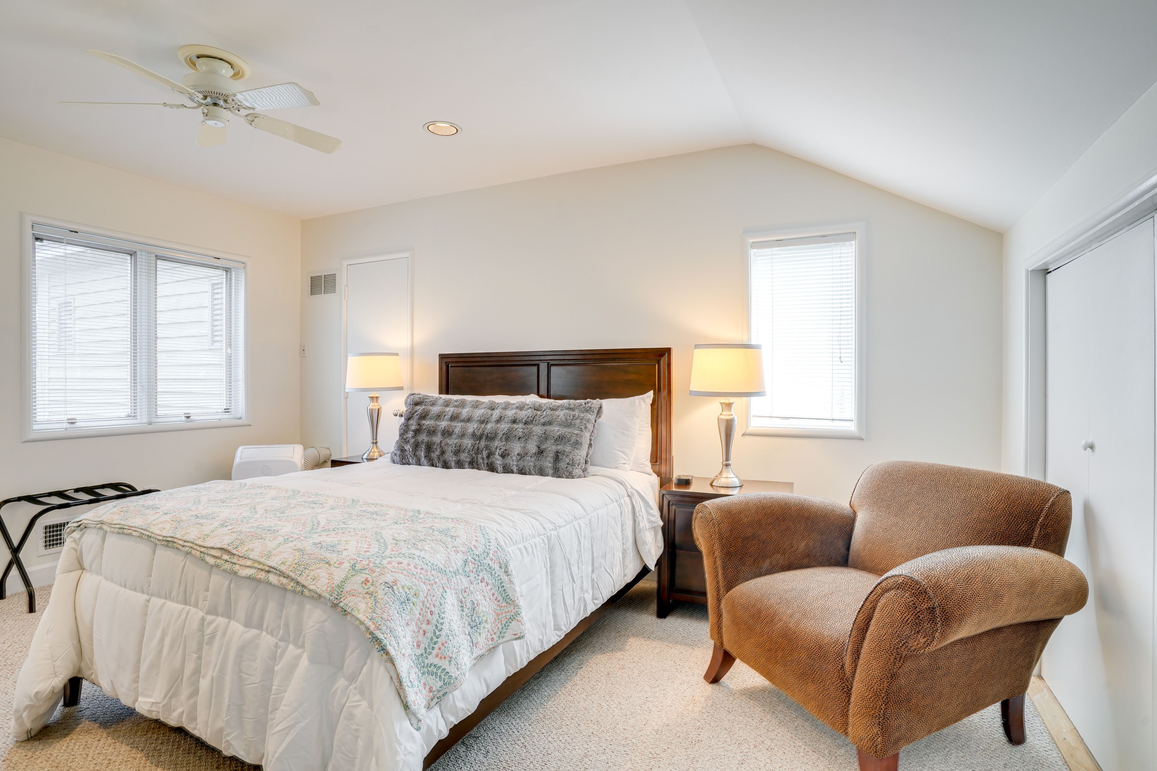 Bedroom 4 | Queen Bed