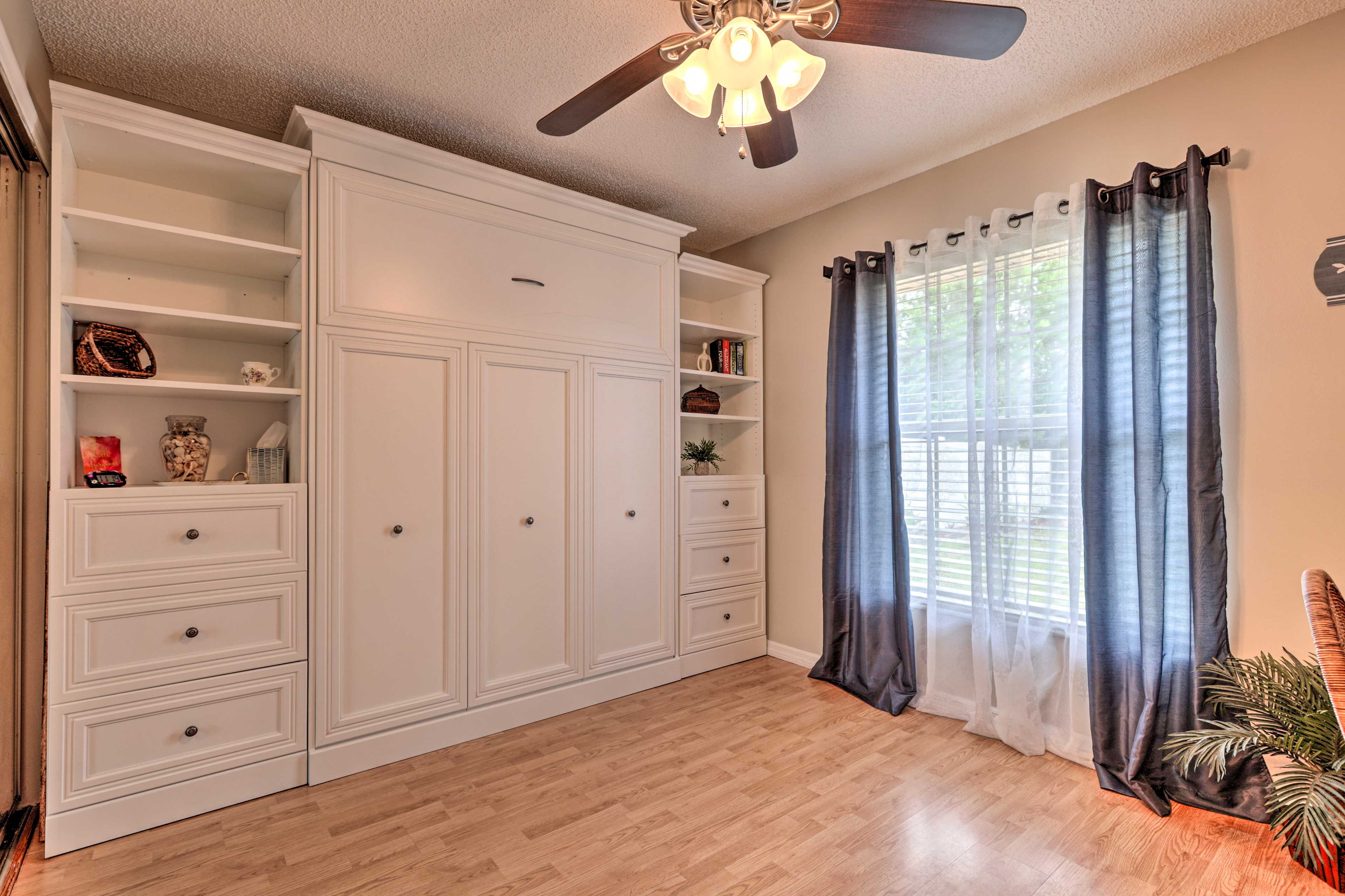 Bedroom 3 | Queen Murphy Bed