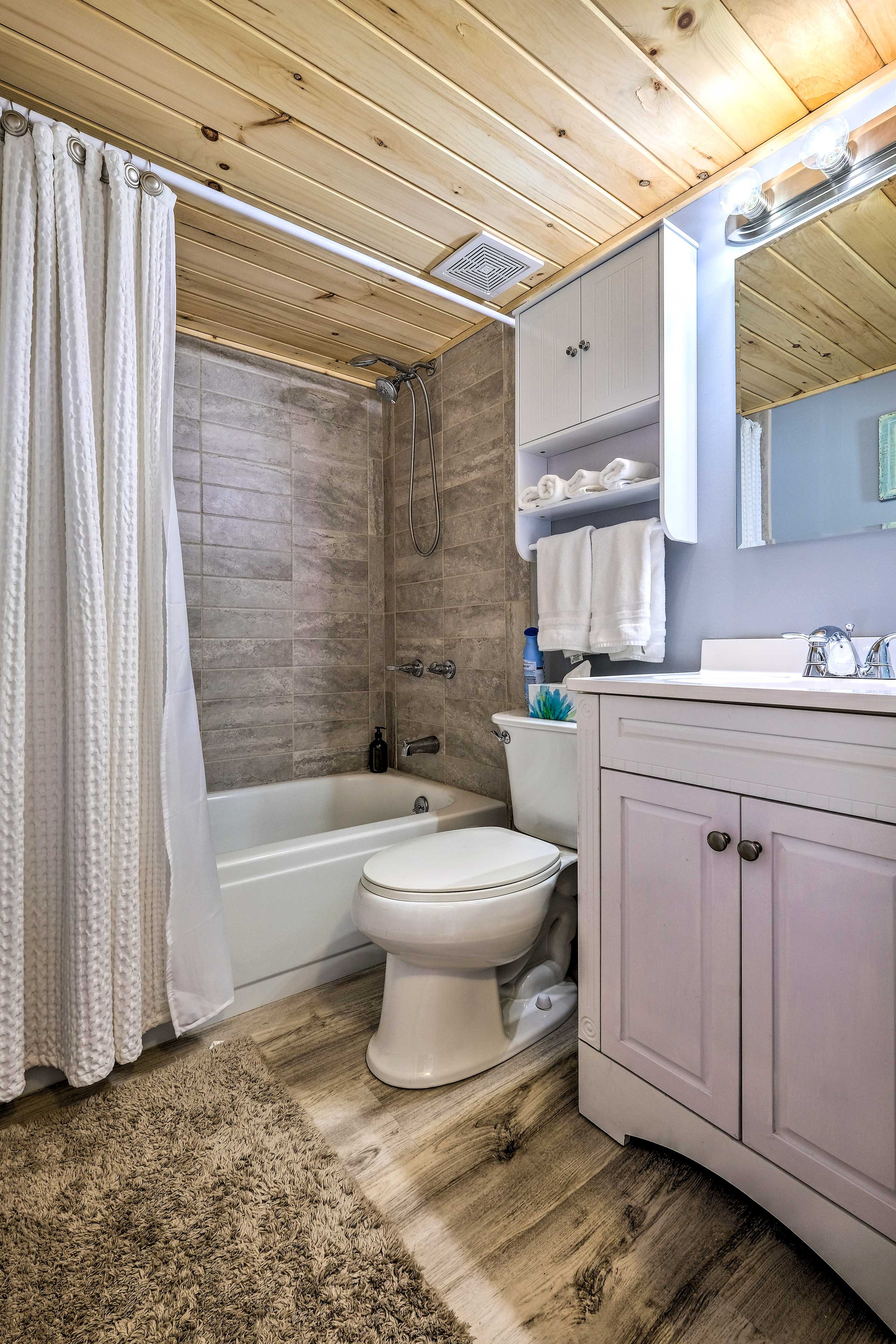 The full bathroom is both modern and spacious!