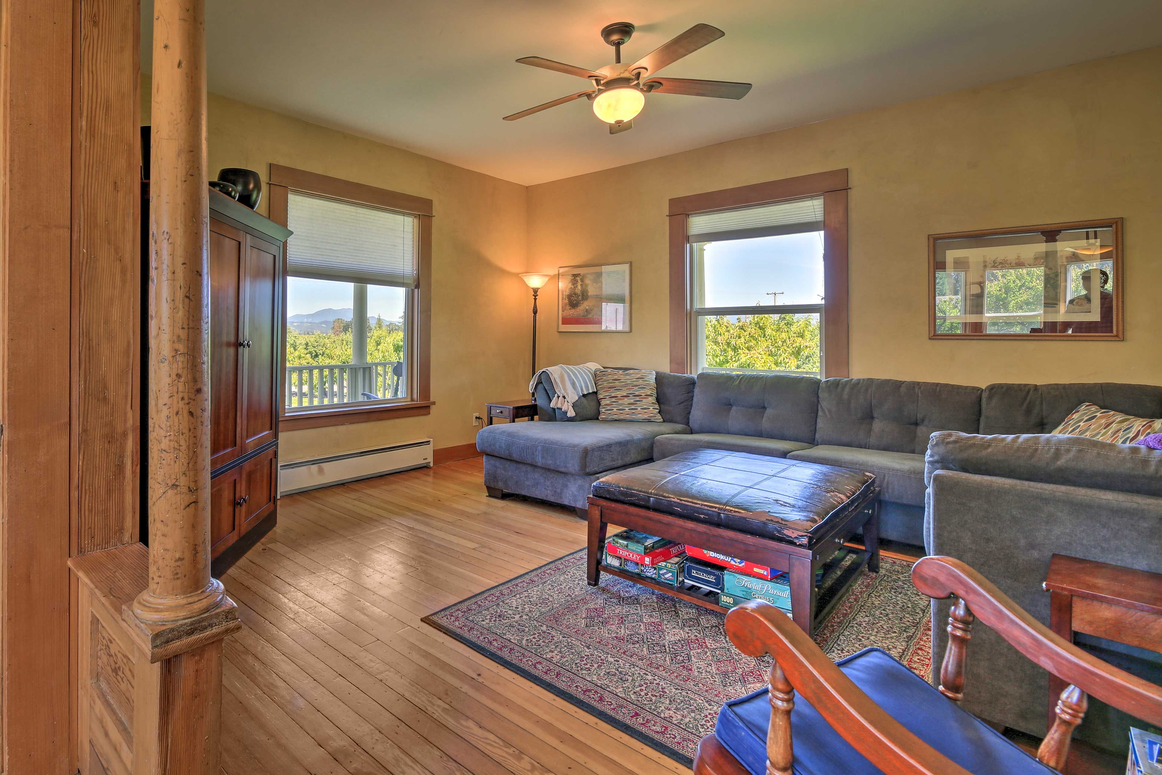 Living Room | Free WiFi | 1st Floor