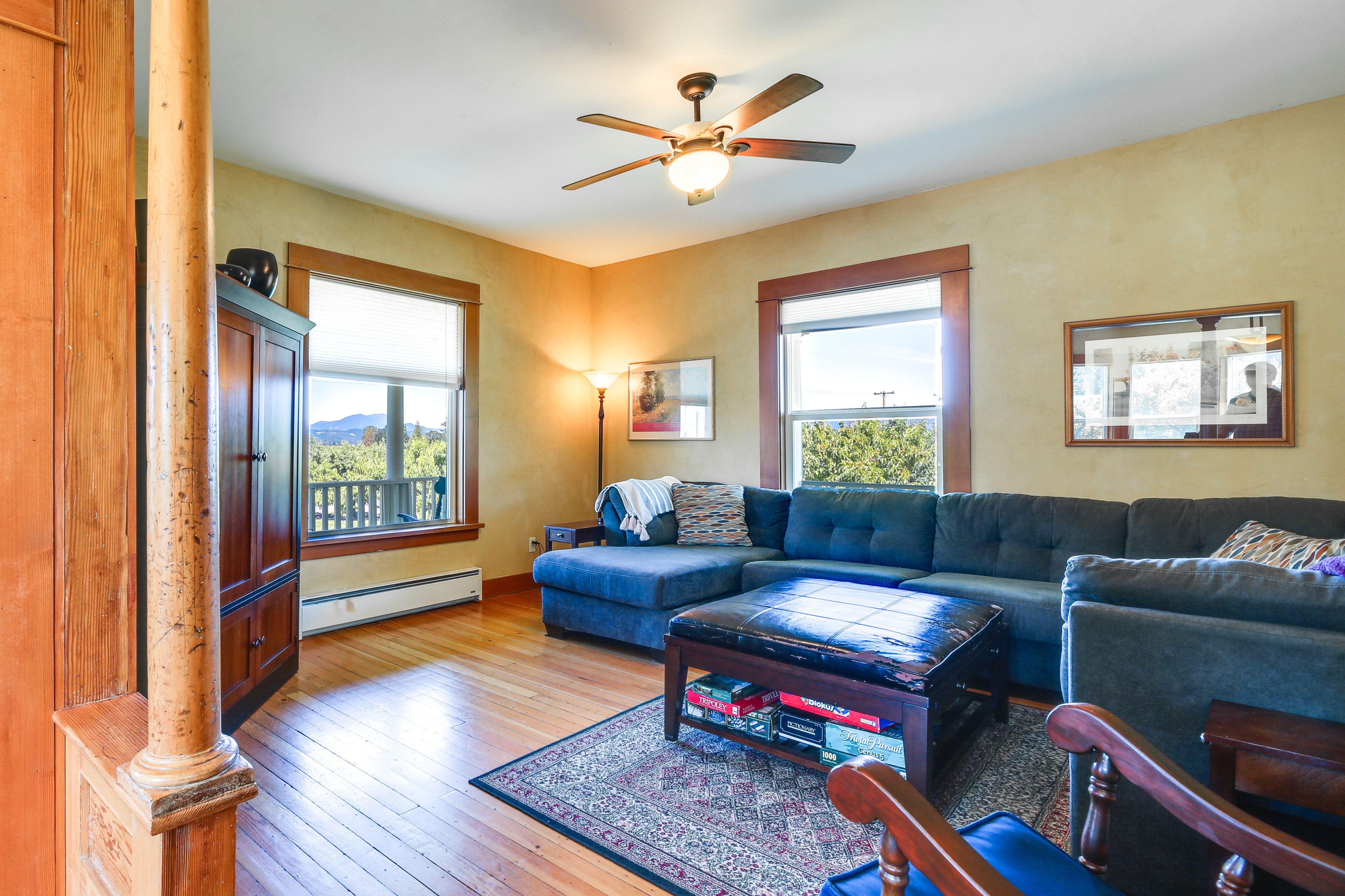 Living Room | Free WiFi | 1st Floor