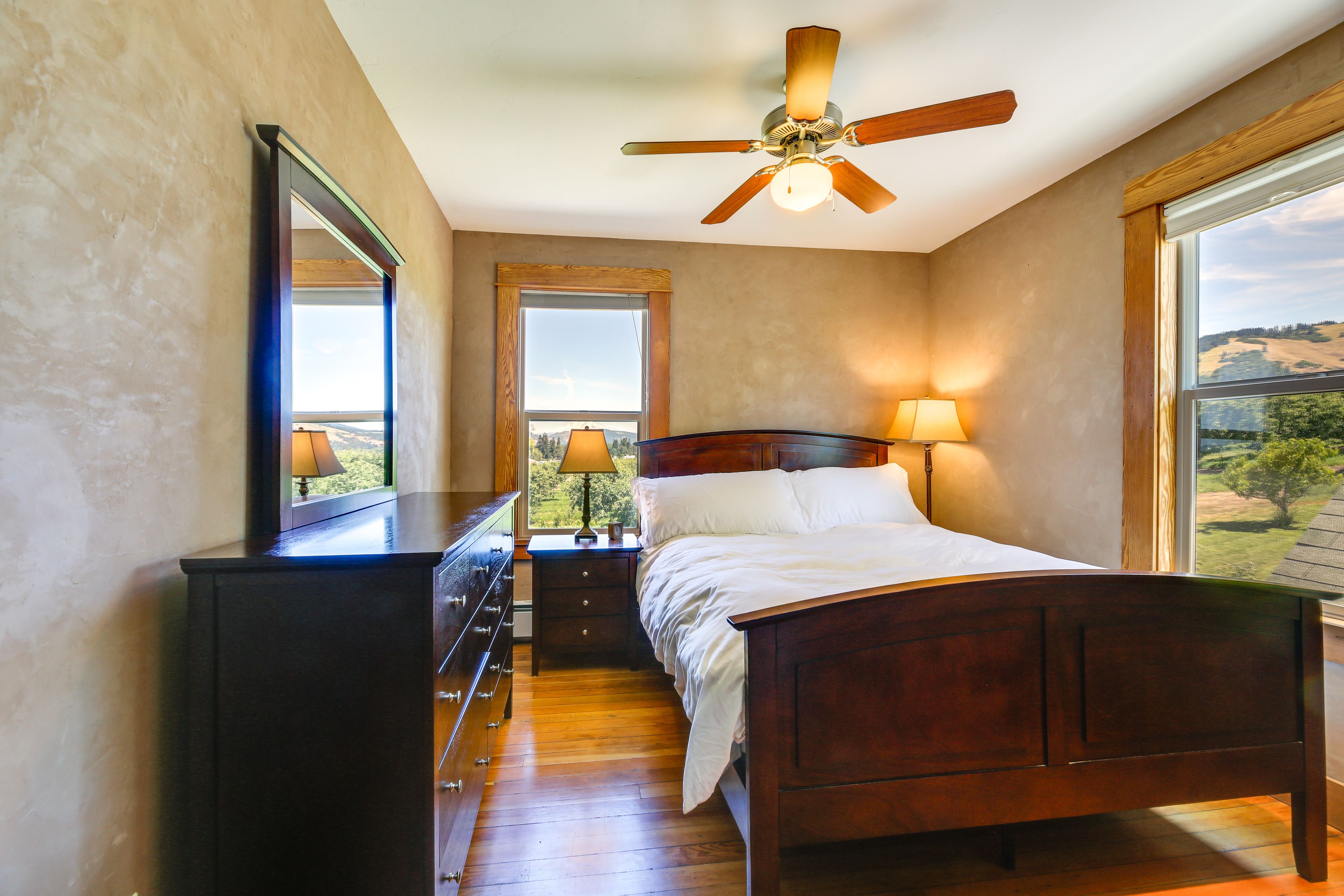 Bedroom 5 | Queen Bed | 2nd Floor