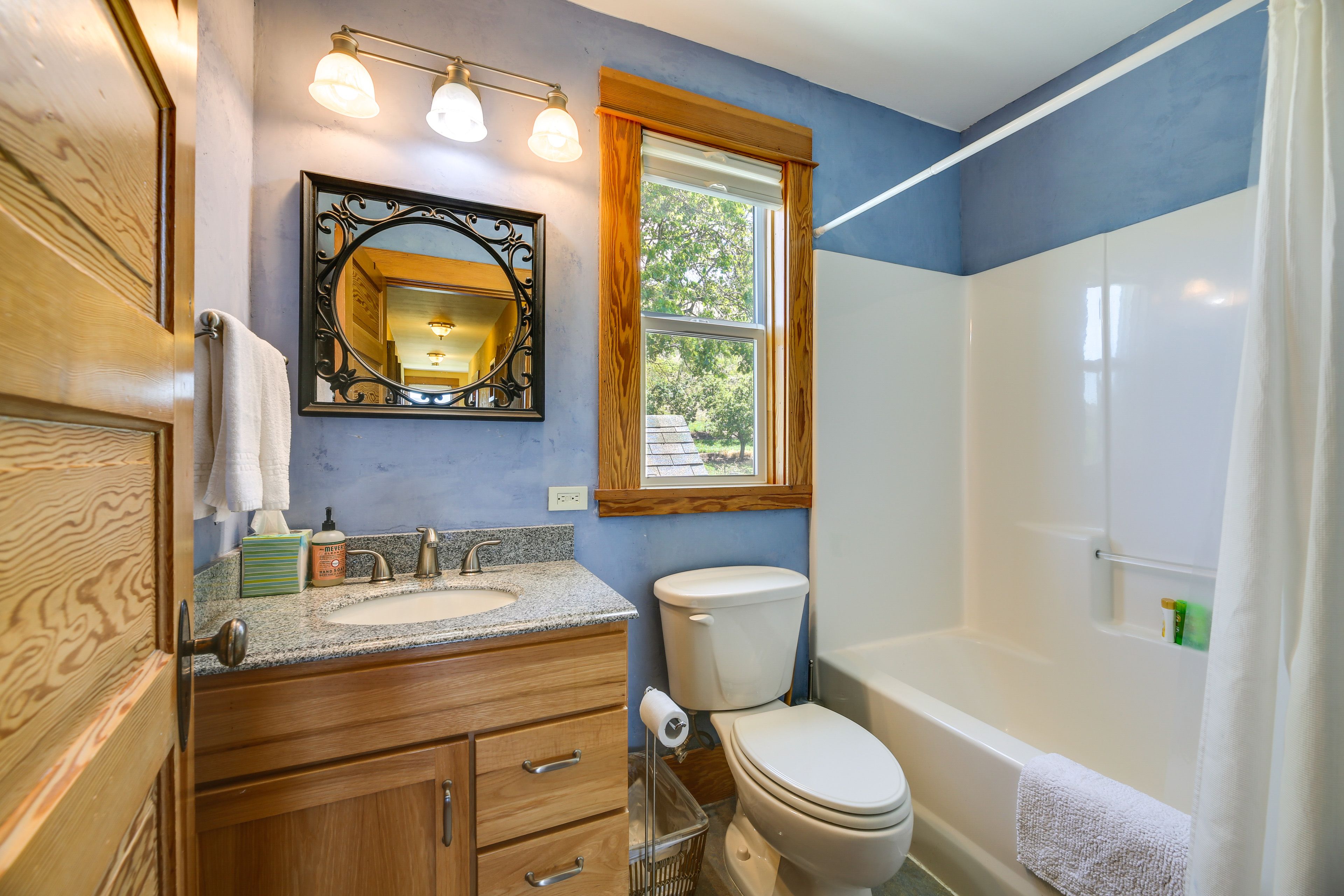 Bathroom | 2nd Floor