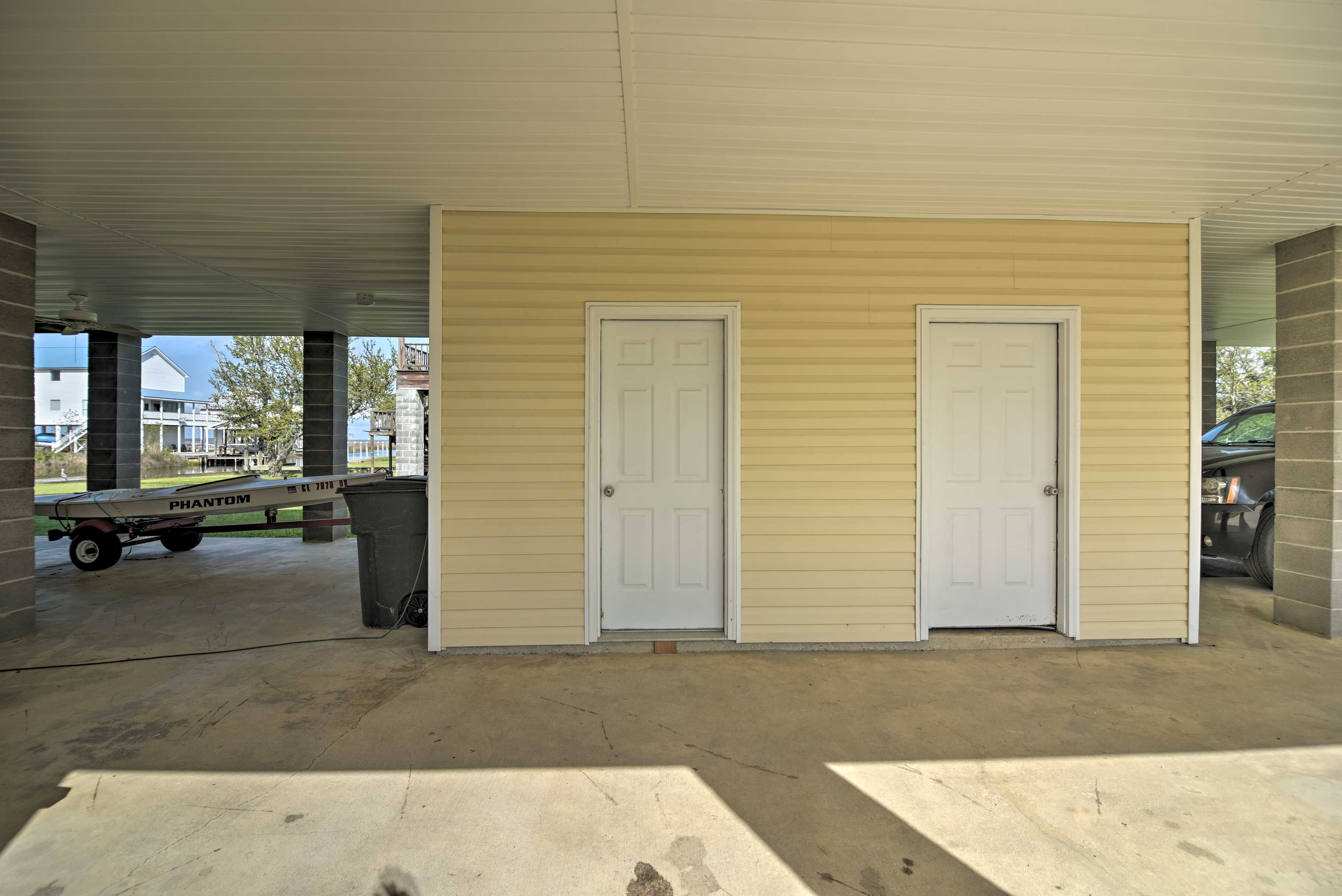 Parking | Driveway (4 Vehicles) | RV/Trailer Parking