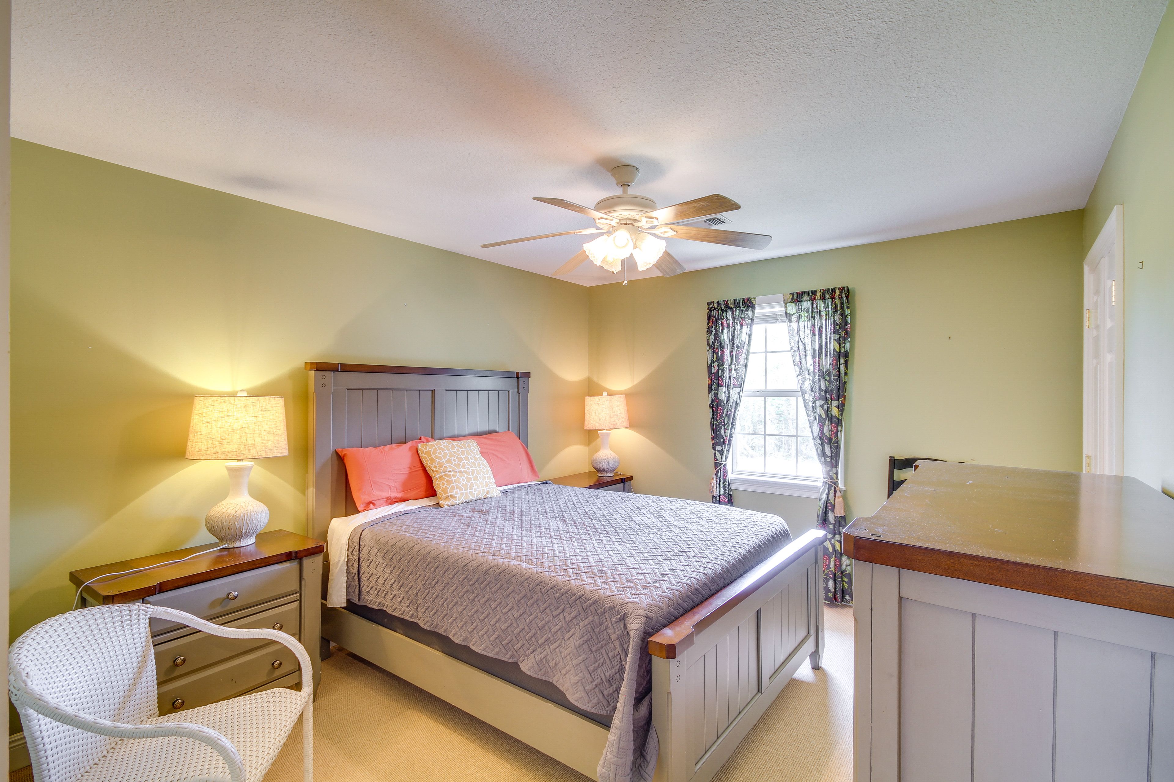 Bedroom 3 | Queen Bed