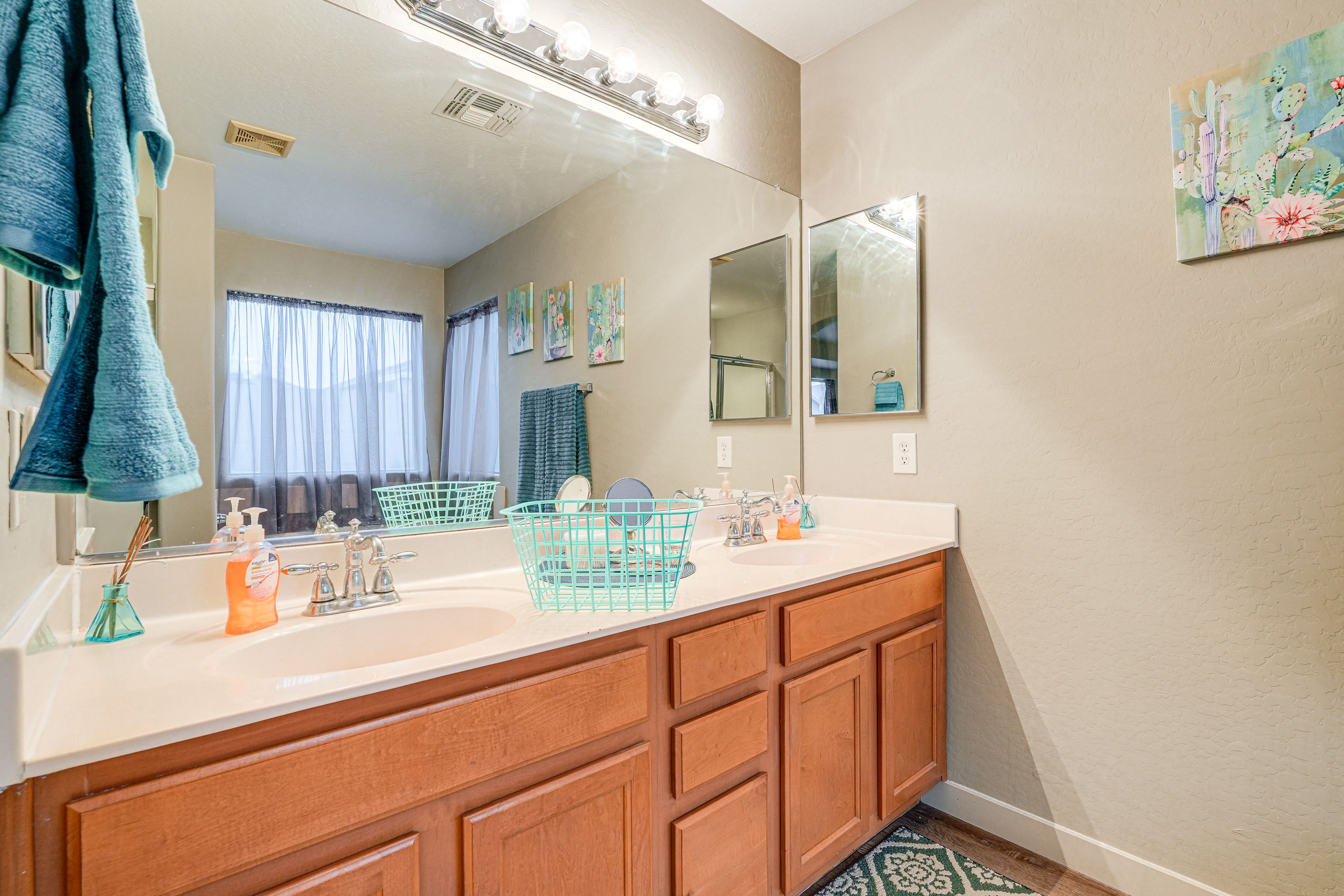 En-Suite Bathroom | Towels Provided