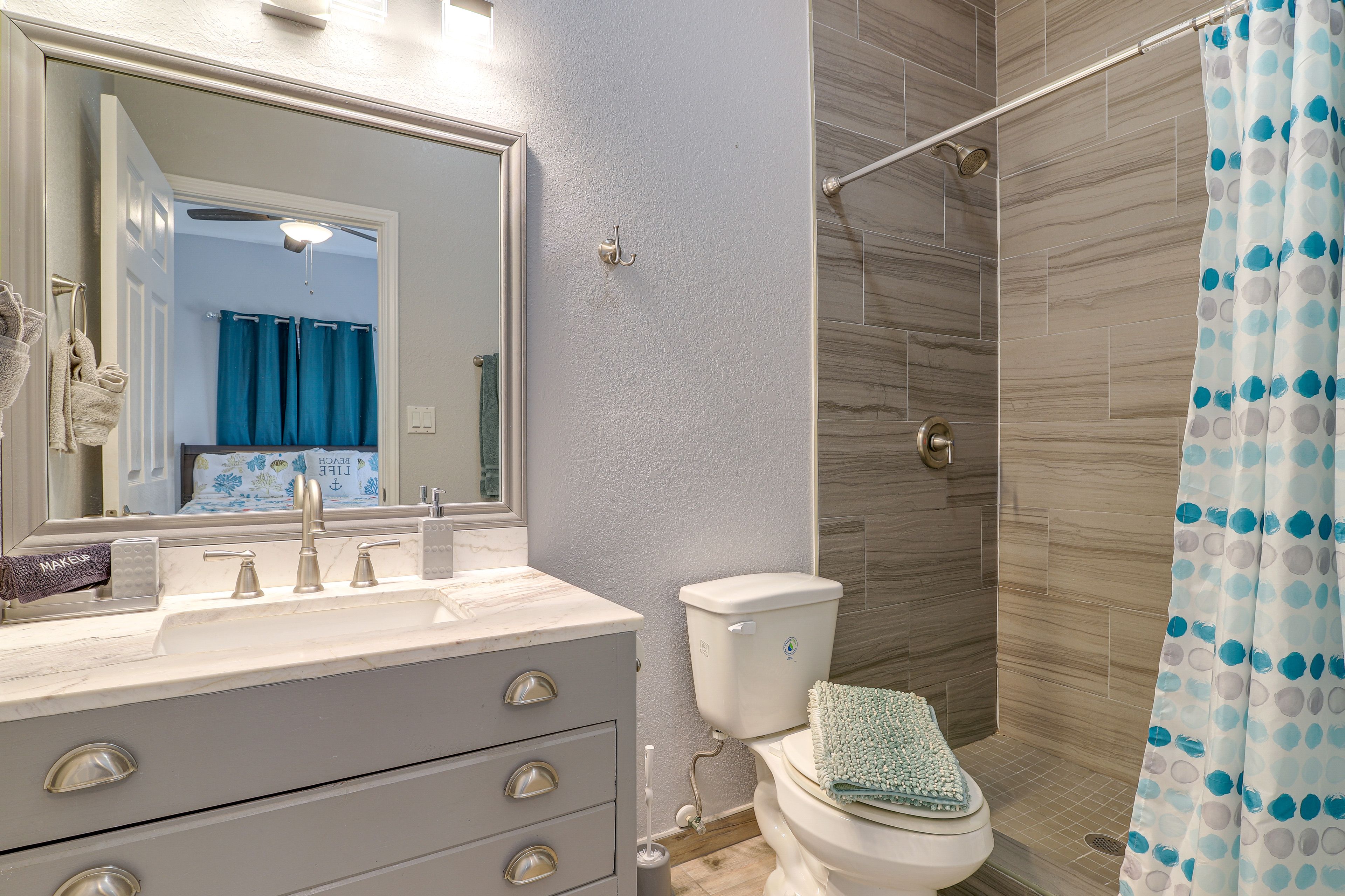En-Suite Bathroom | Towels Provided