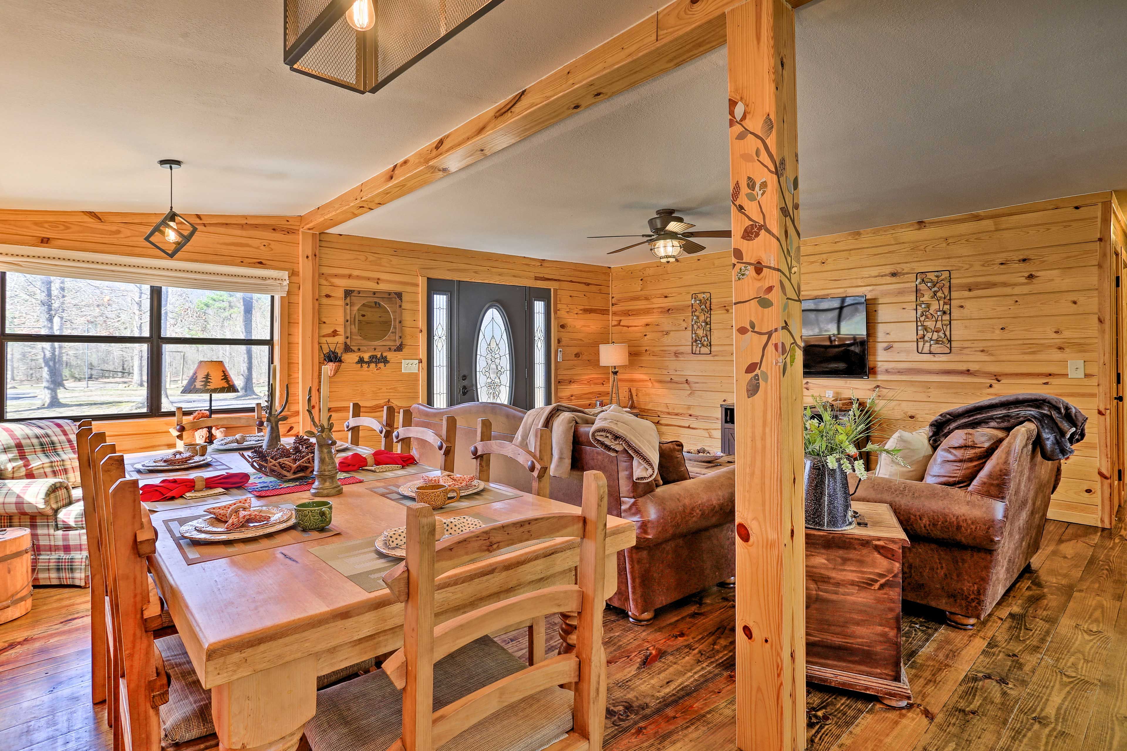 Dining Space | Dishware/Flatware | Single-Story Home