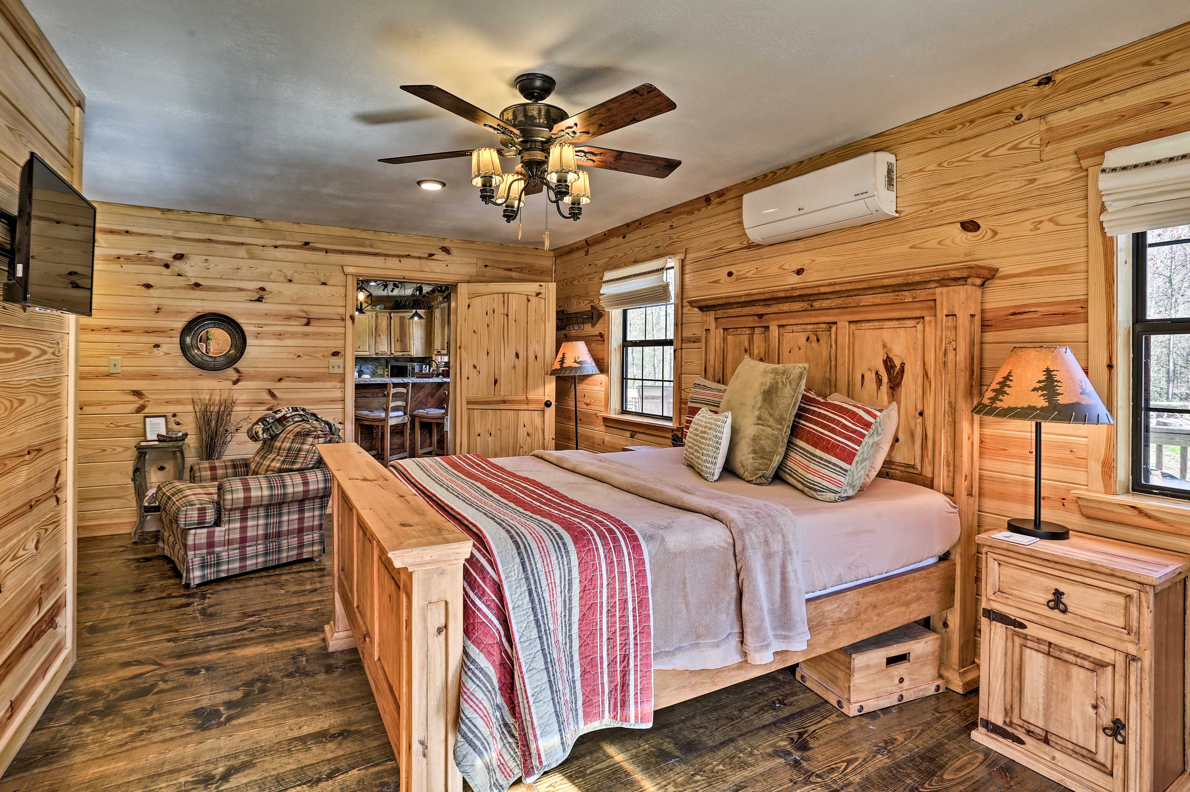 Bedroom 1 | Queen Bed | Linens Provided