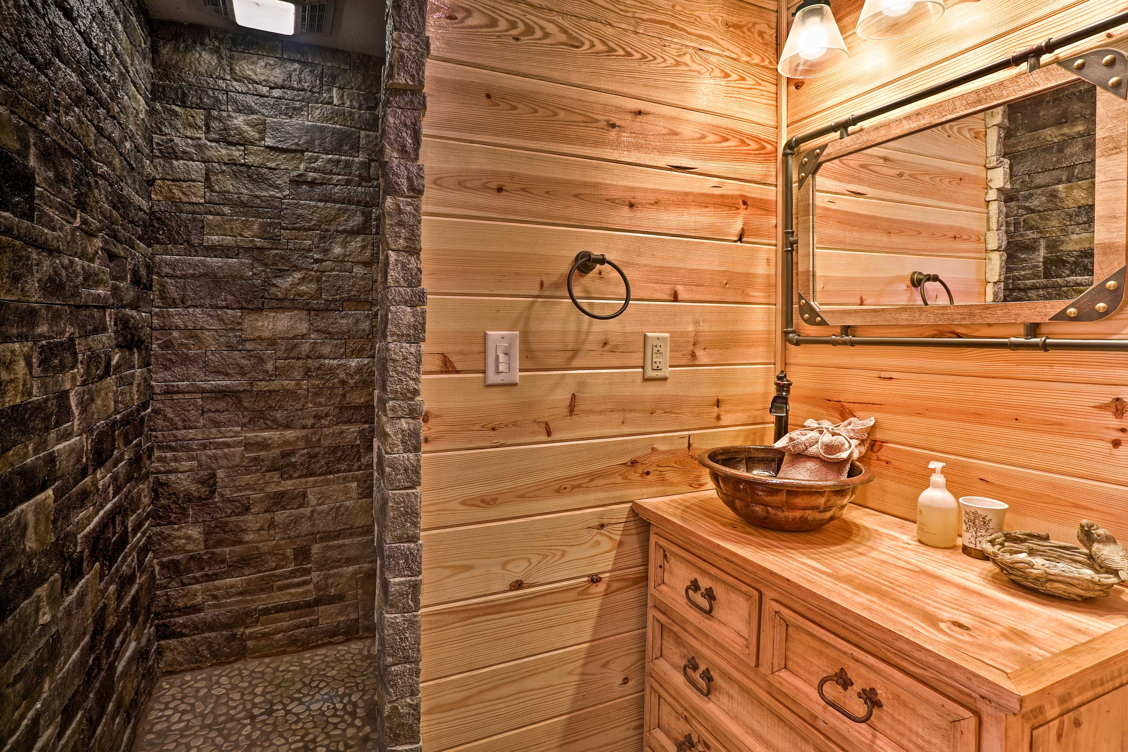 En-Suite Bathroom | Towels Provided
