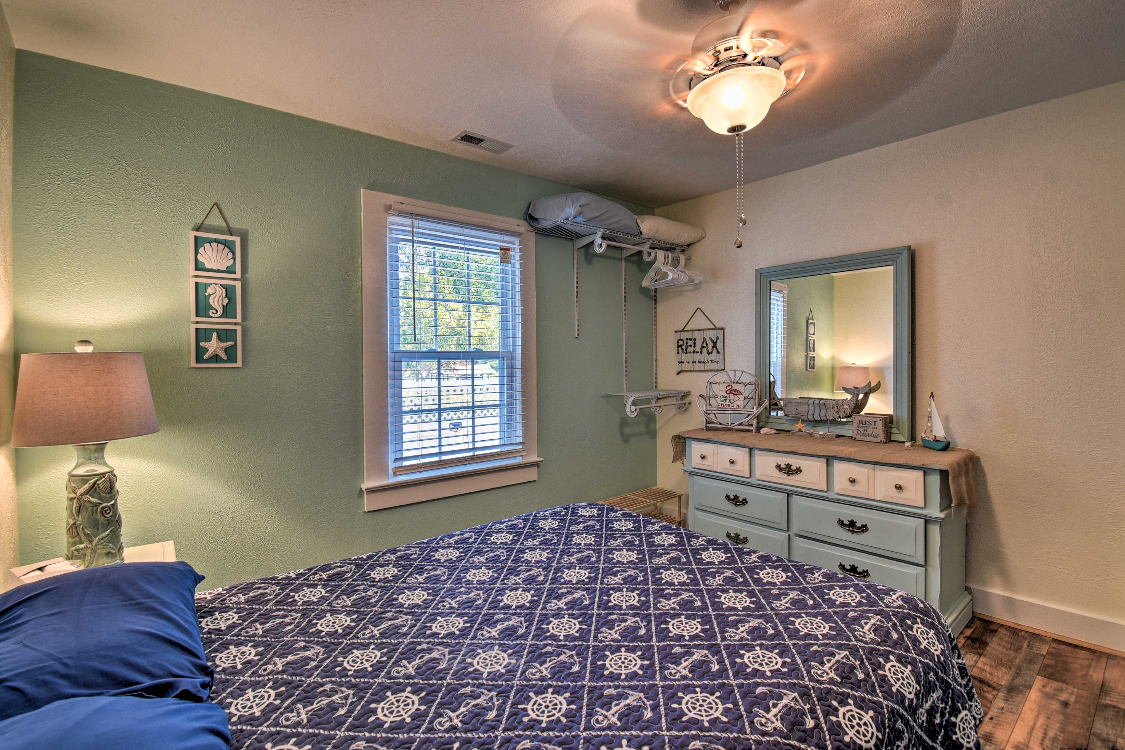 Bedroom 2 | Queen Bed